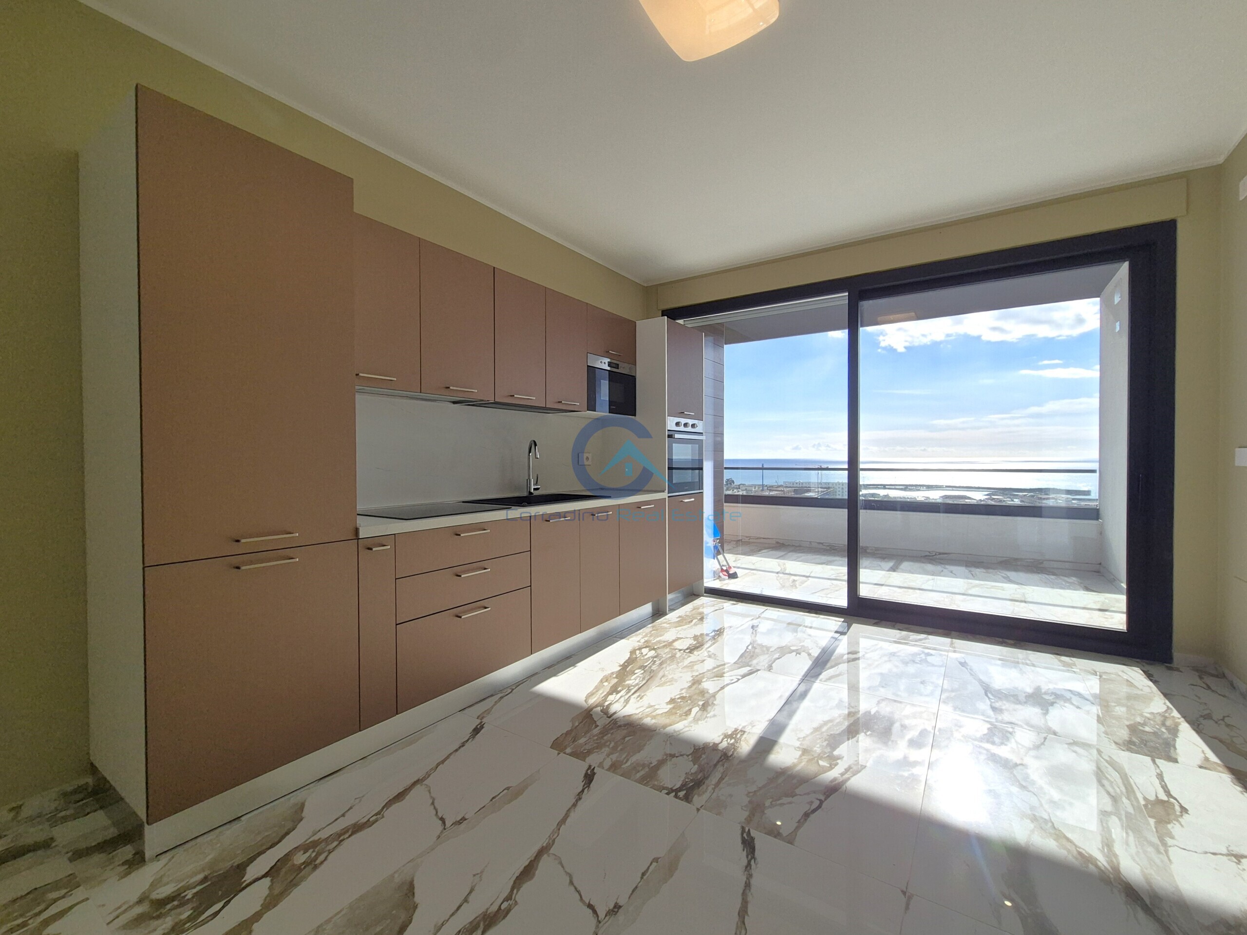 Quadrilocale con terrazzo, Catanzaro lido casciolino