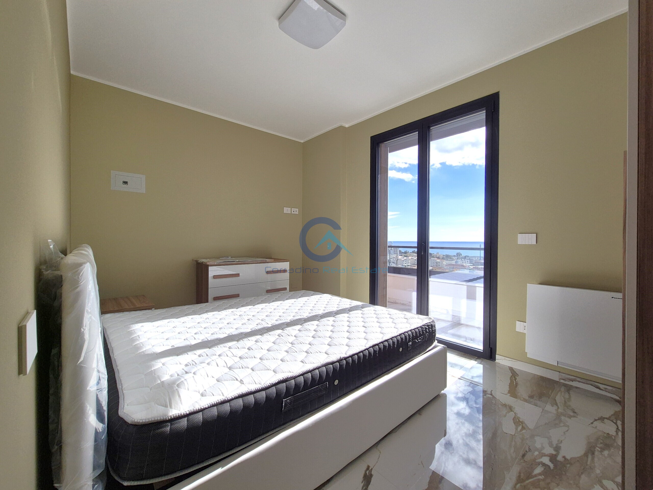 Quadrilocale con terrazzo, Catanzaro lido casciolino