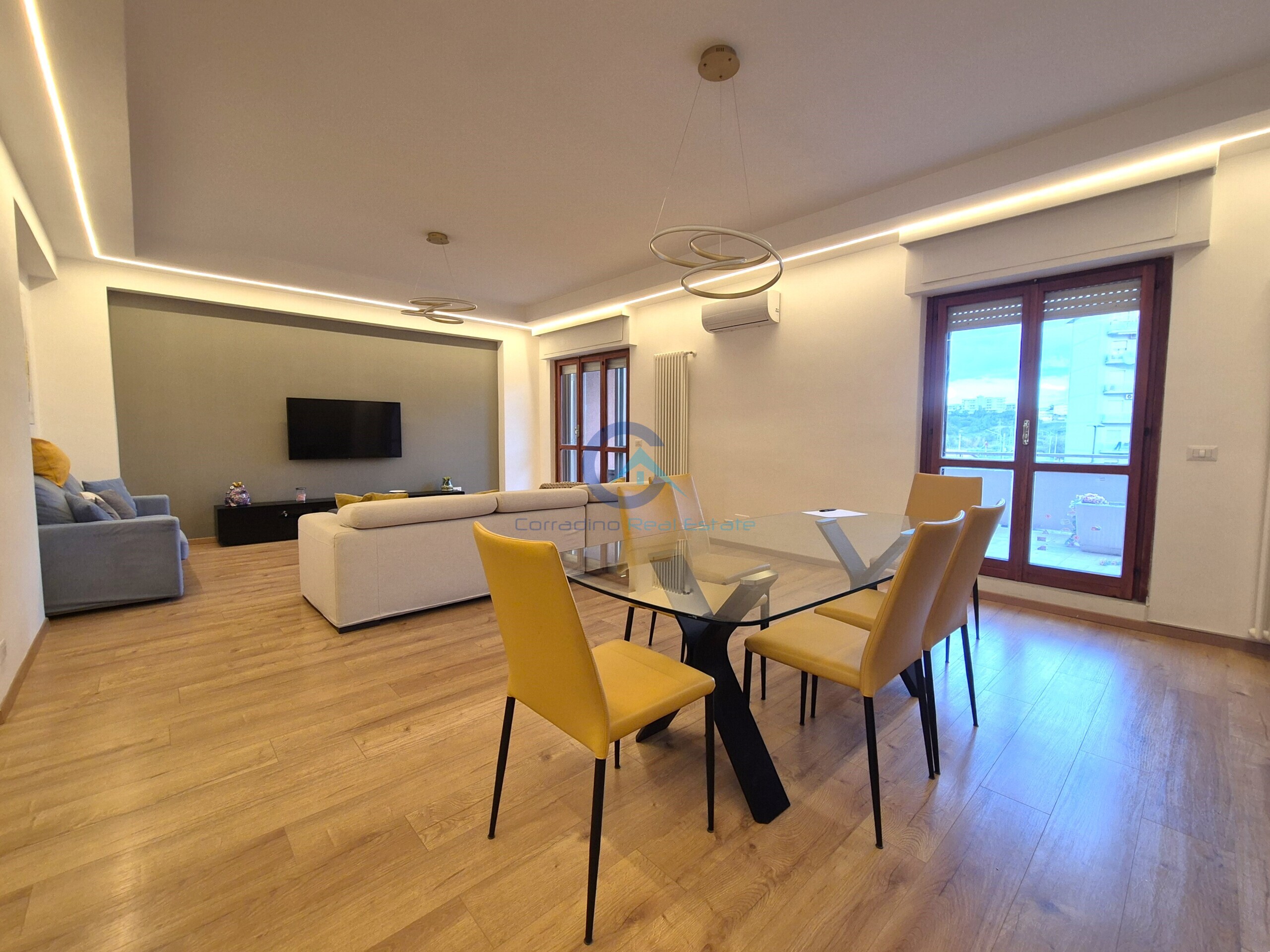 Trilocale con terrazzi in viale magna grecia 304, Catanzaro