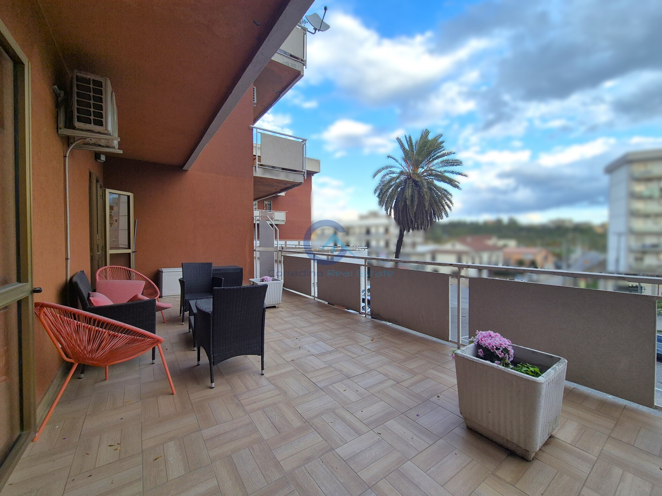 Trilocale con terrazzi in viale magna grecia 304, Catanzaro