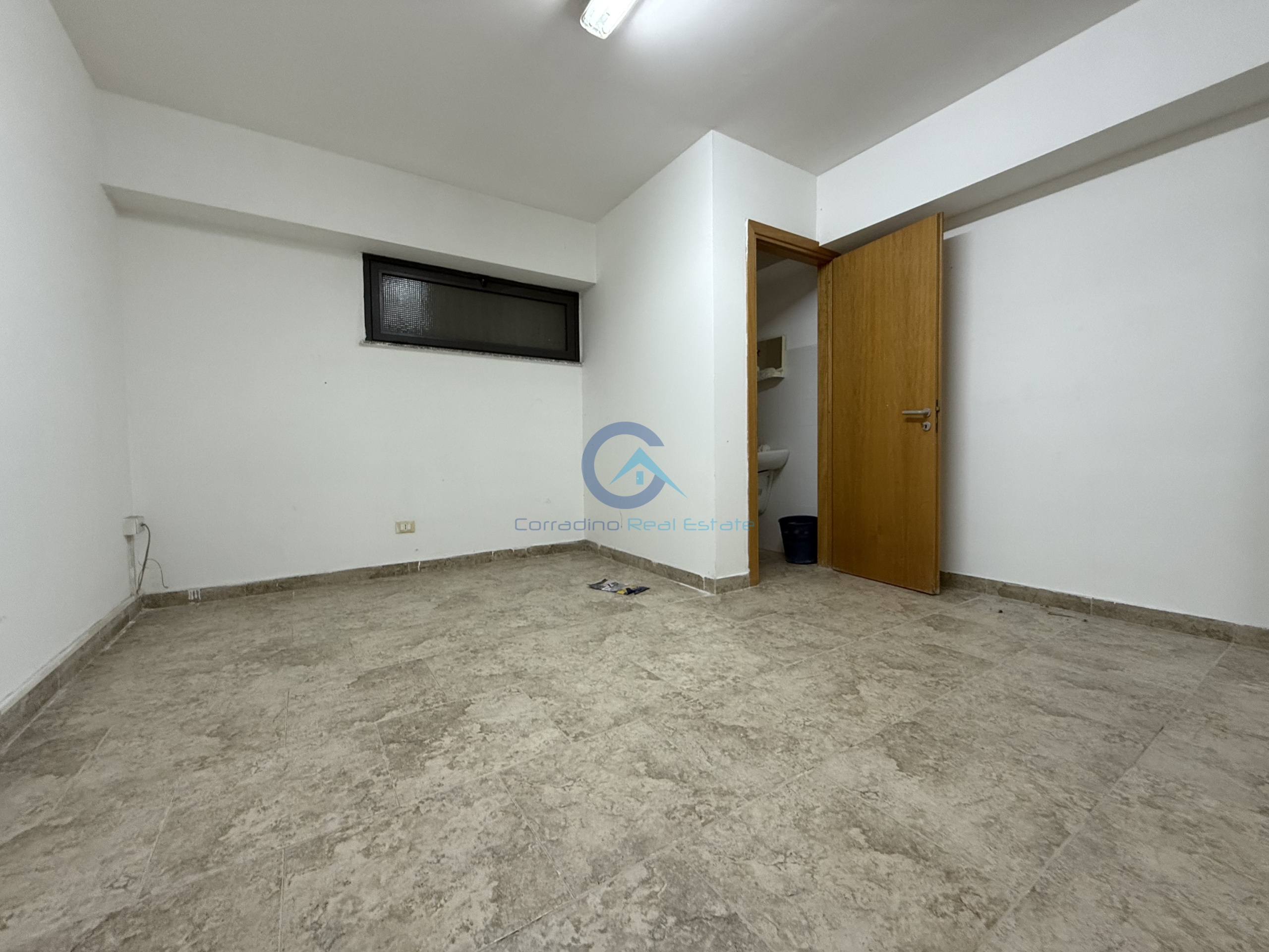 Magazzino in affitto in viale lucrezia della valle 19/8, Catanzaro