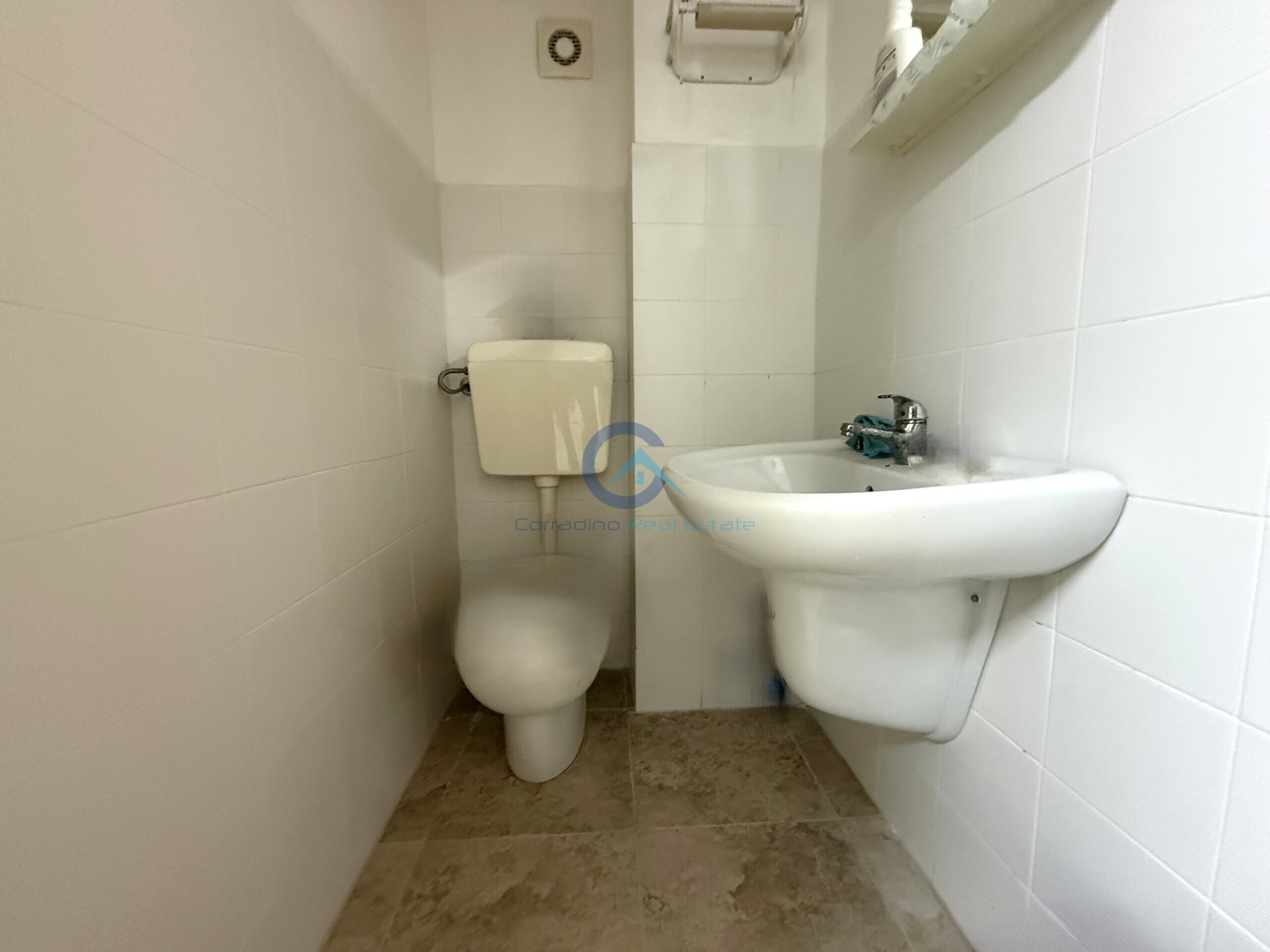 Magazzino in affitto in viale lucrezia della valle 19/8, Catanzaro