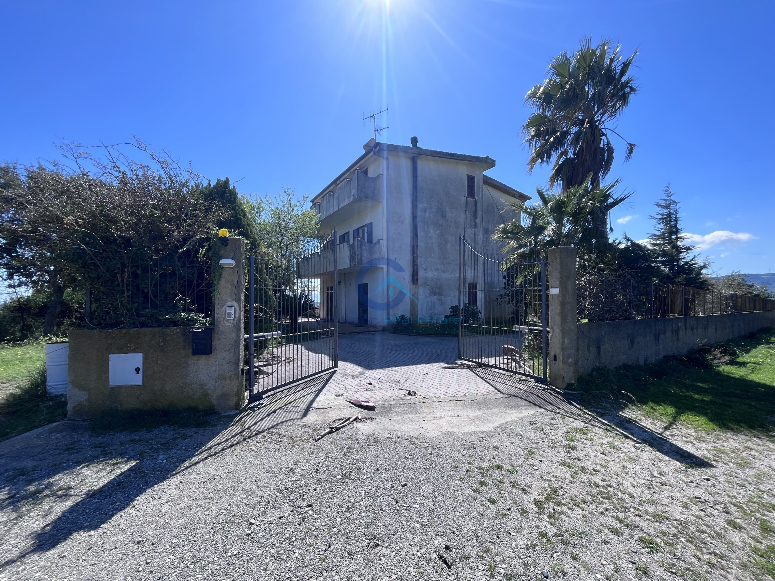 Villa con giardino in via guido puccio 23, Catanzaro