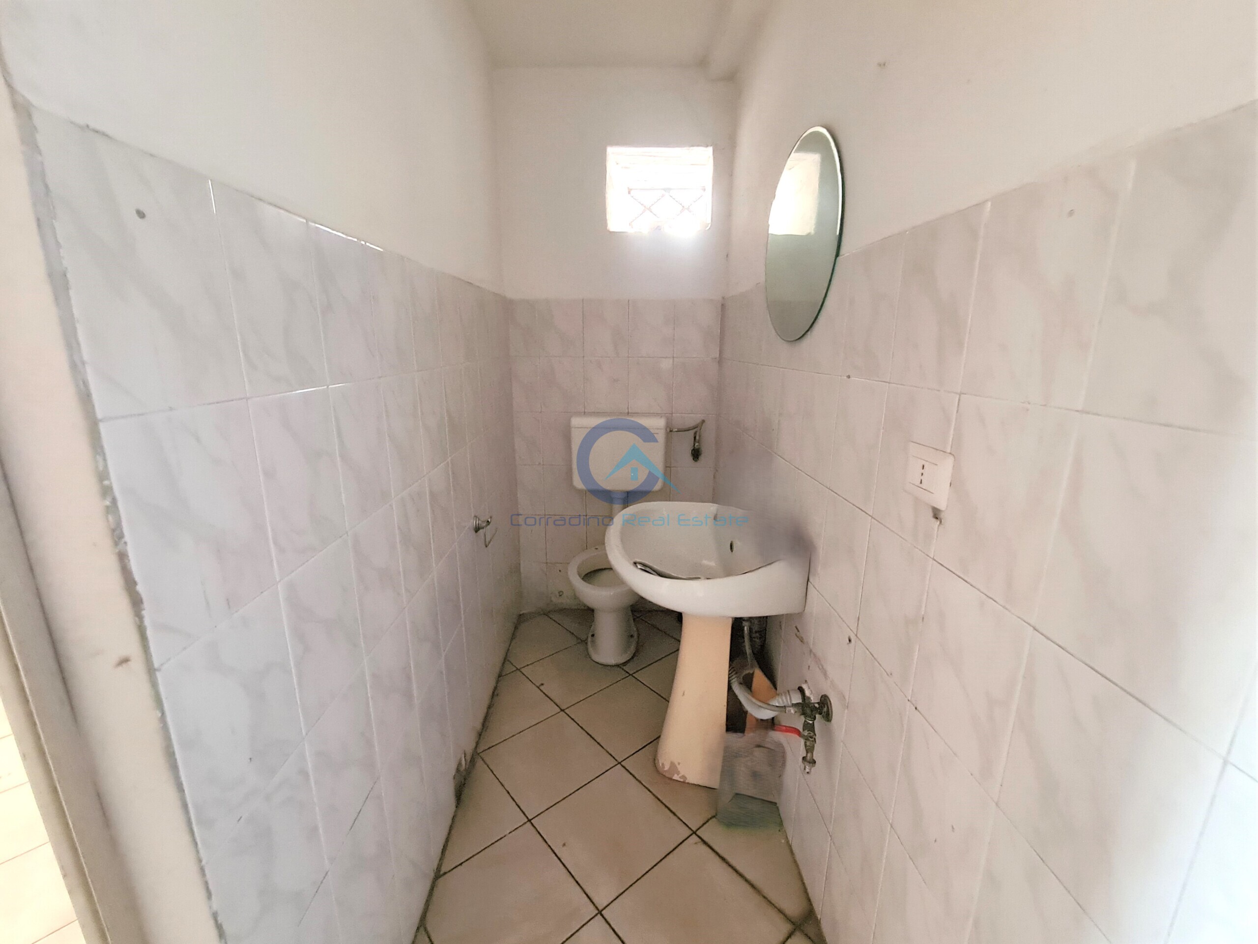 Locale commerciale in affitto in via mercato 27, Catanzaro