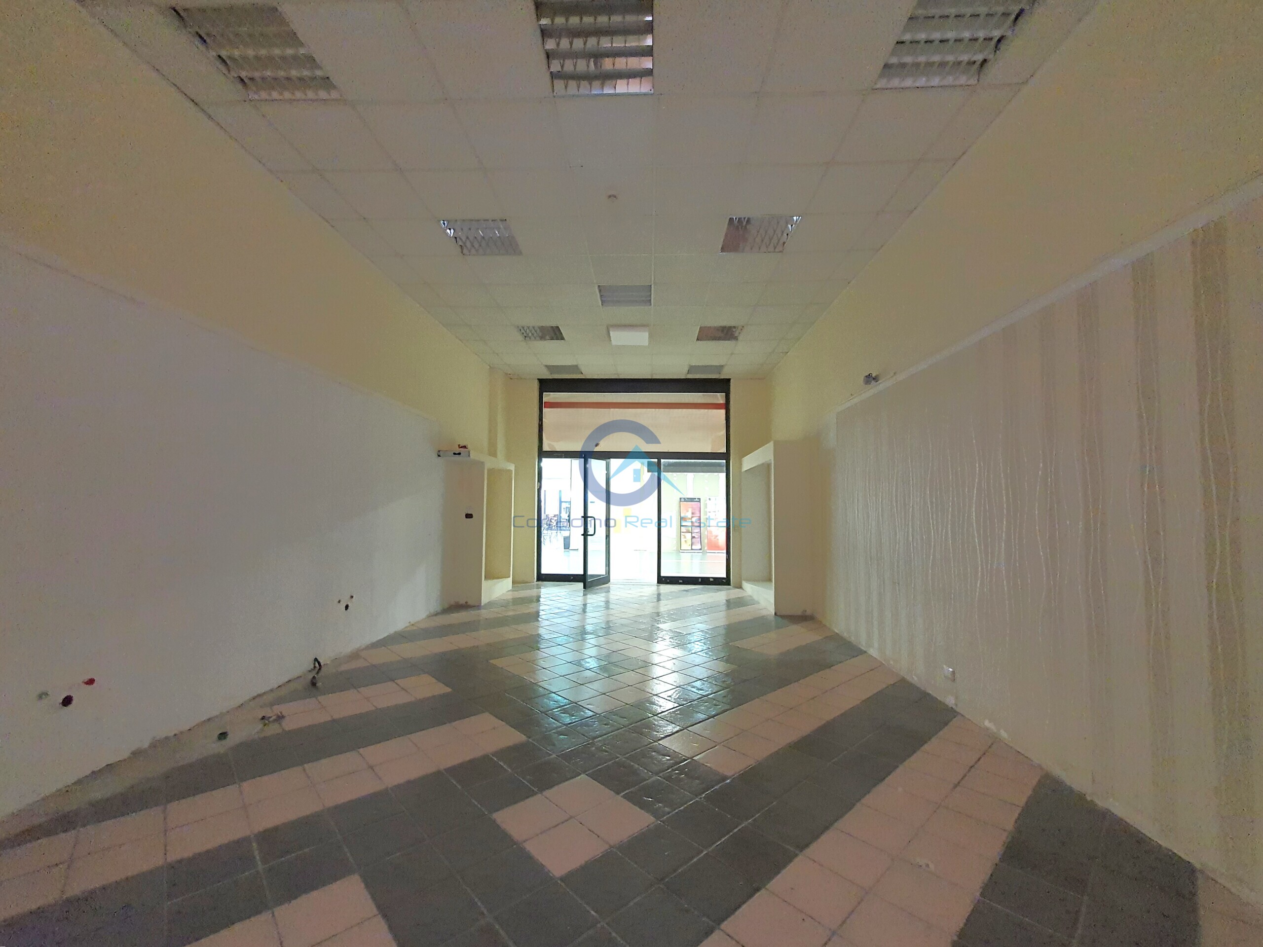 Locale commerciale in affitto in viale magna grecia 284, Catanzaro