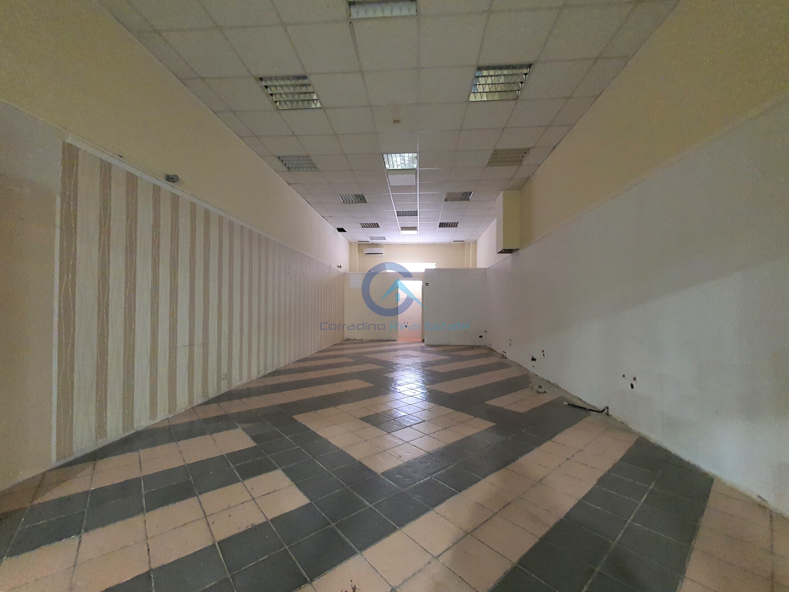 Locale commerciale in affitto in viale magna grecia 284, Catanzaro