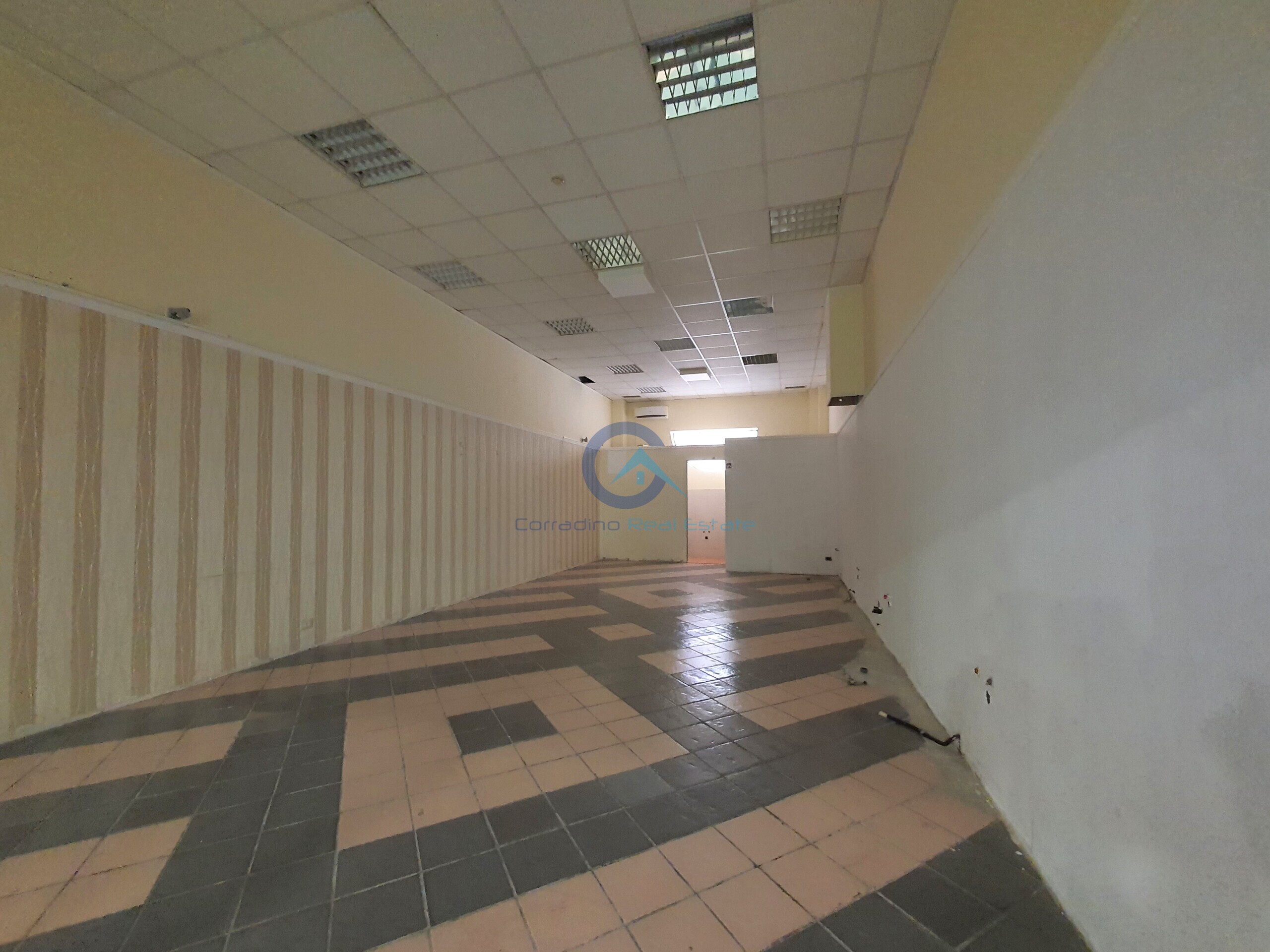 Locale commerciale in affitto in viale magna grecia 284, Catanzaro