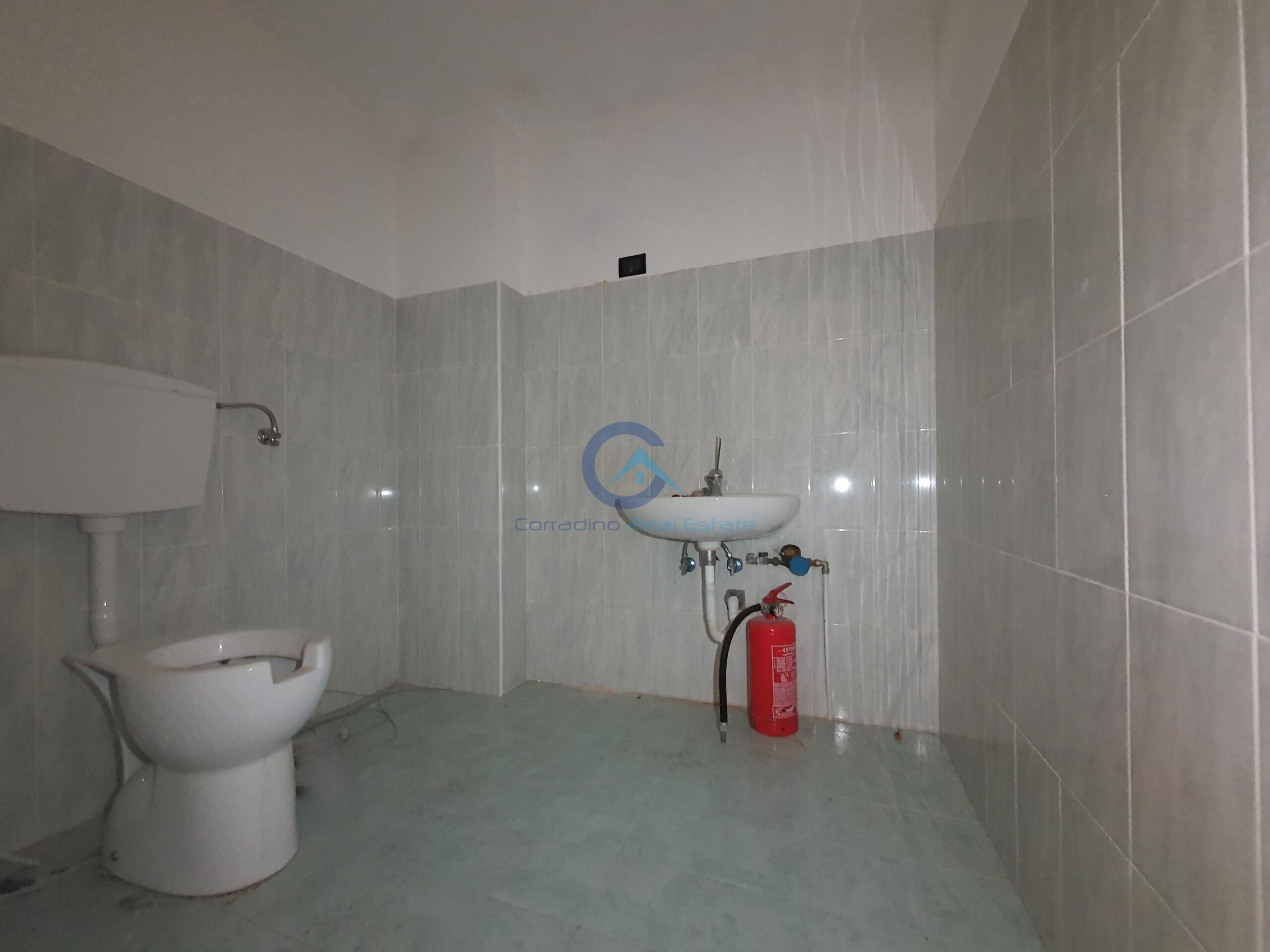 Locale commerciale in affitto in viale magna grecia 284, Catanzaro