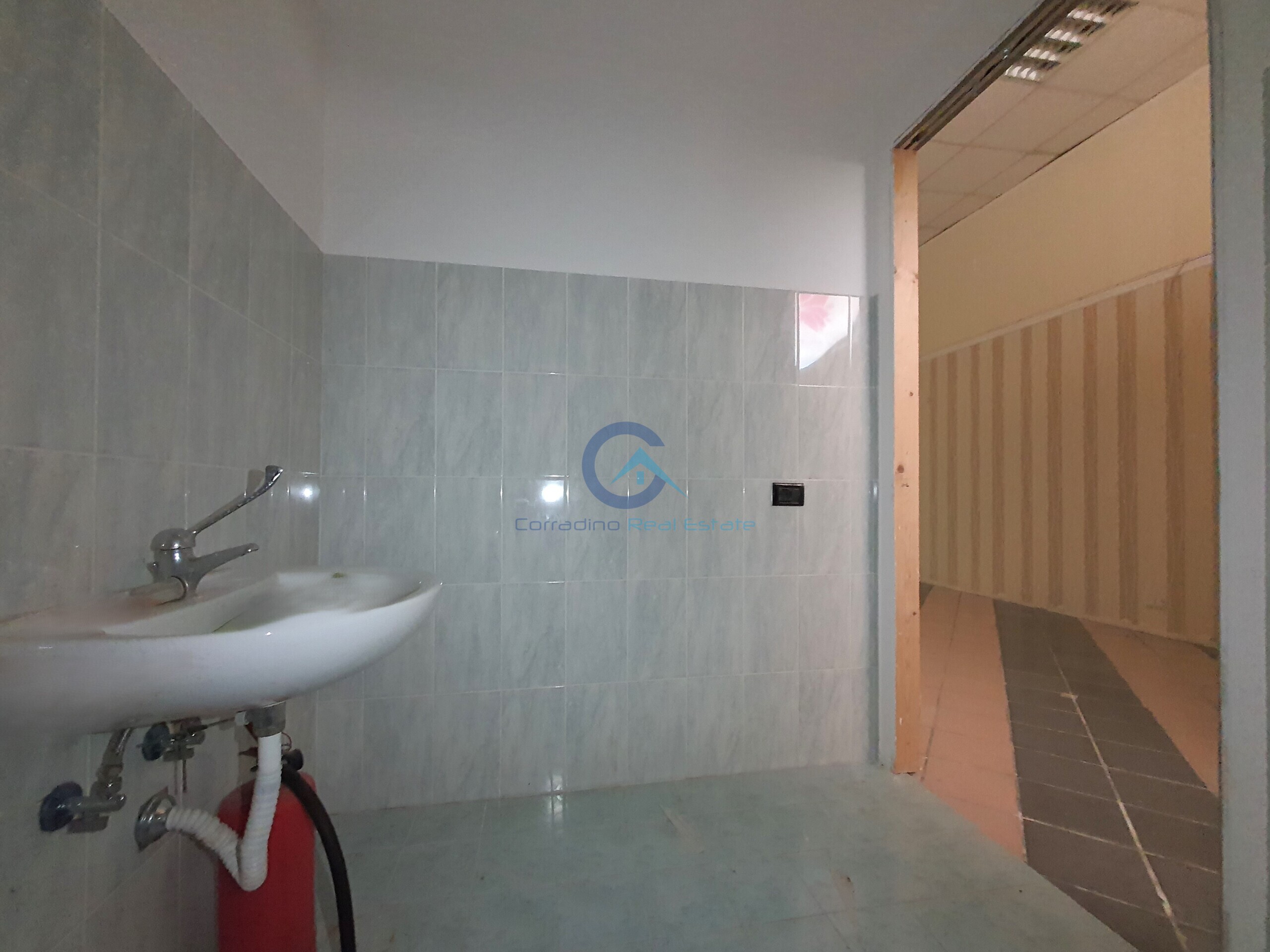 Locale commerciale in affitto in viale magna grecia 284, Catanzaro