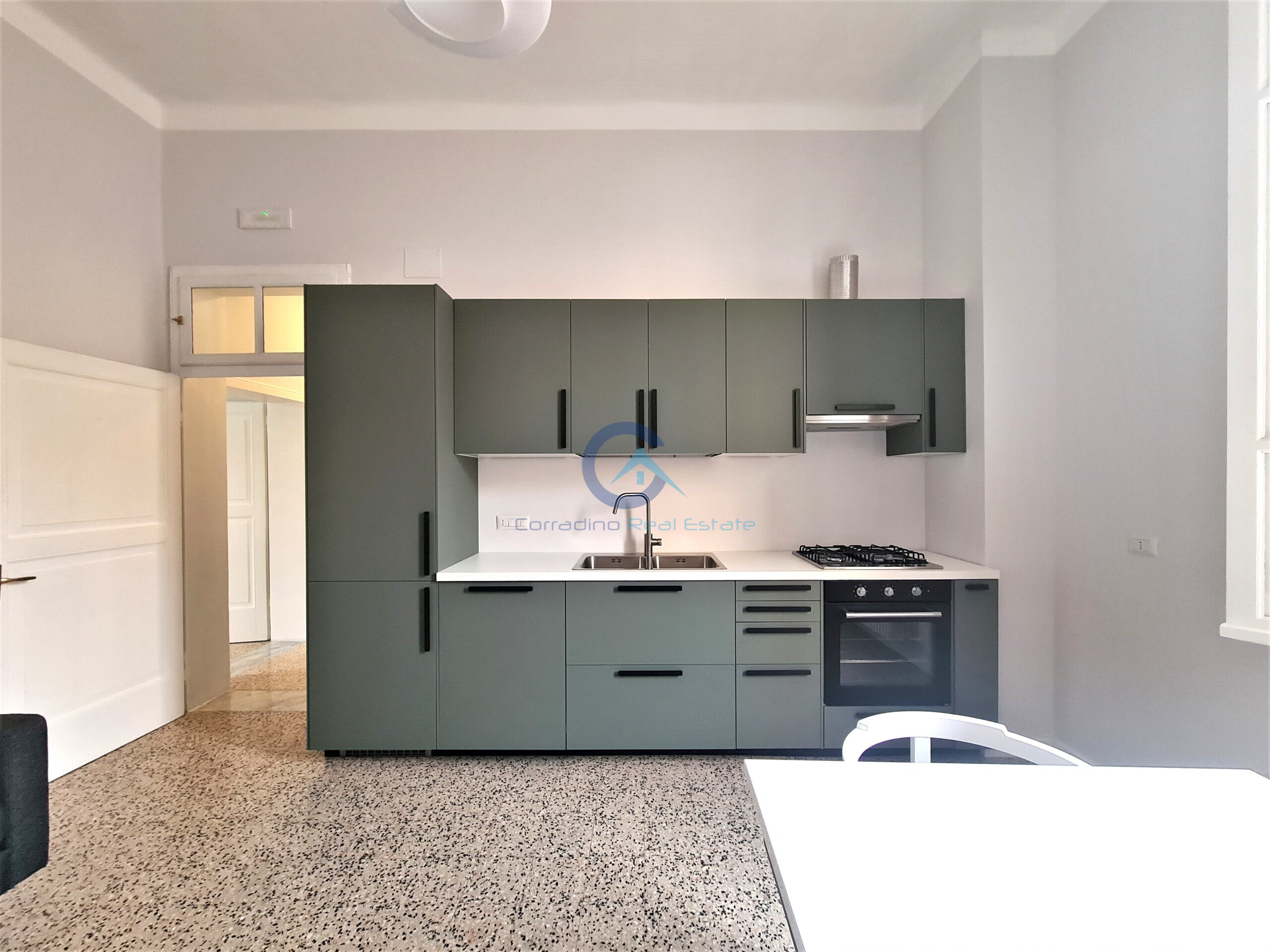 Trilocale con giardino in piazza venezia 1, Catanzaro