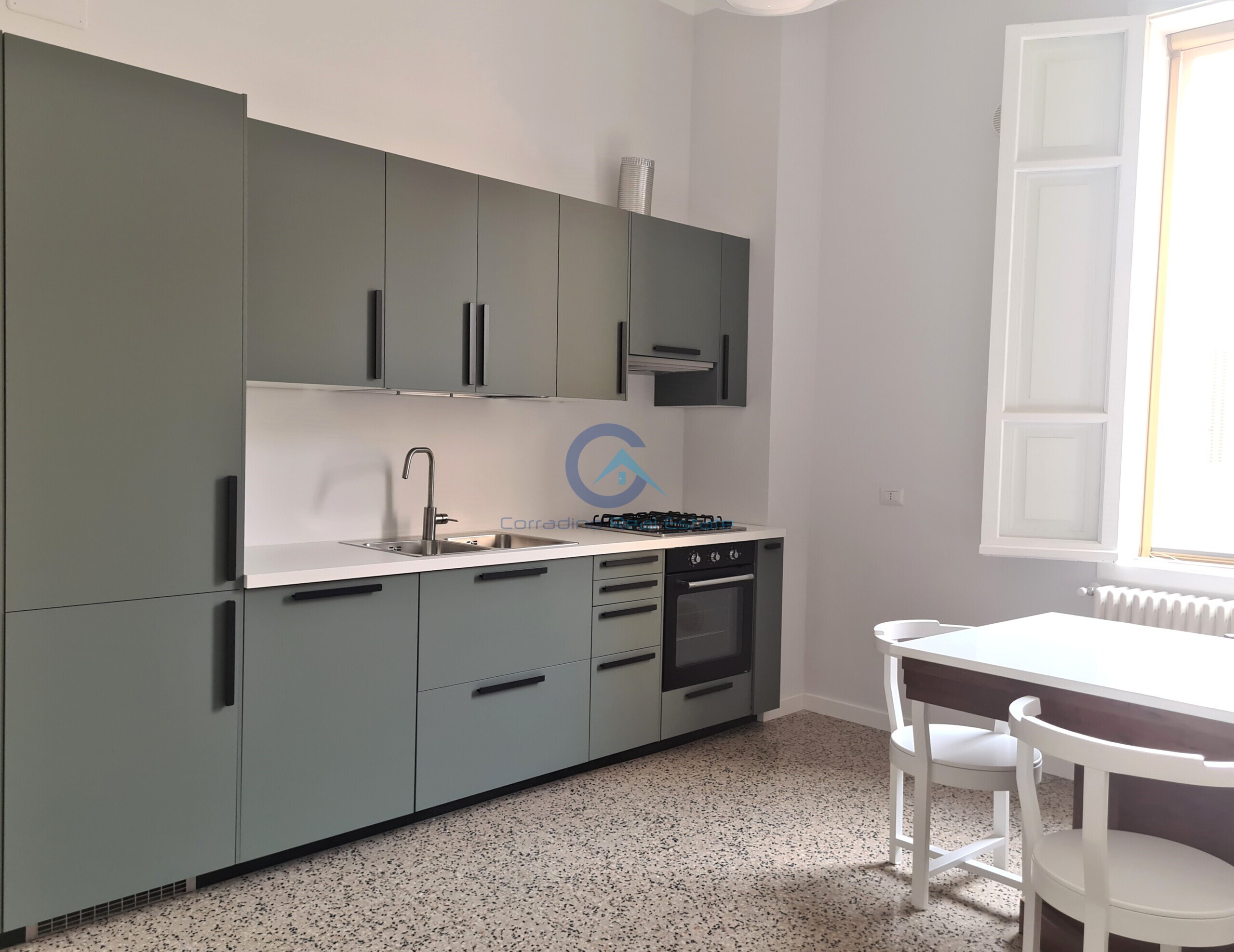 Trilocale con giardino in piazza venezia 1, Catanzaro