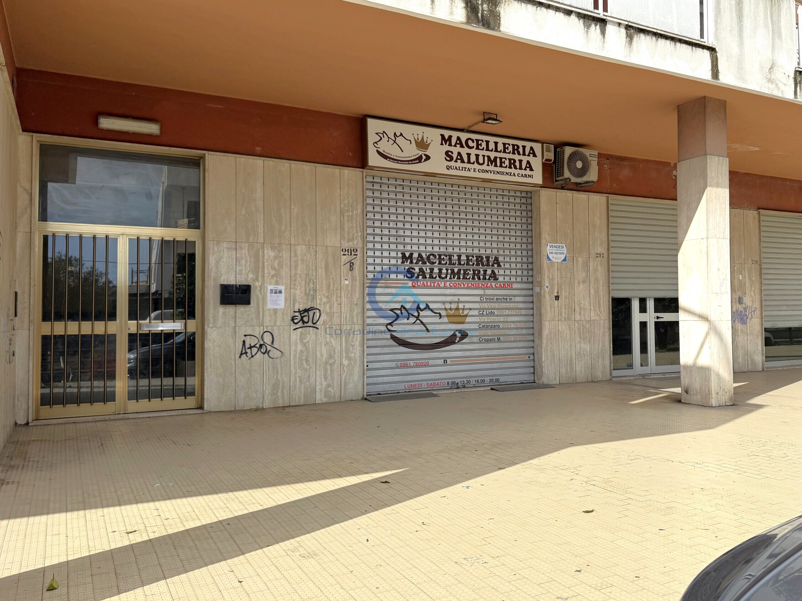 Locale commerciale in vendita in viale magna grecia 298, Catanzaro