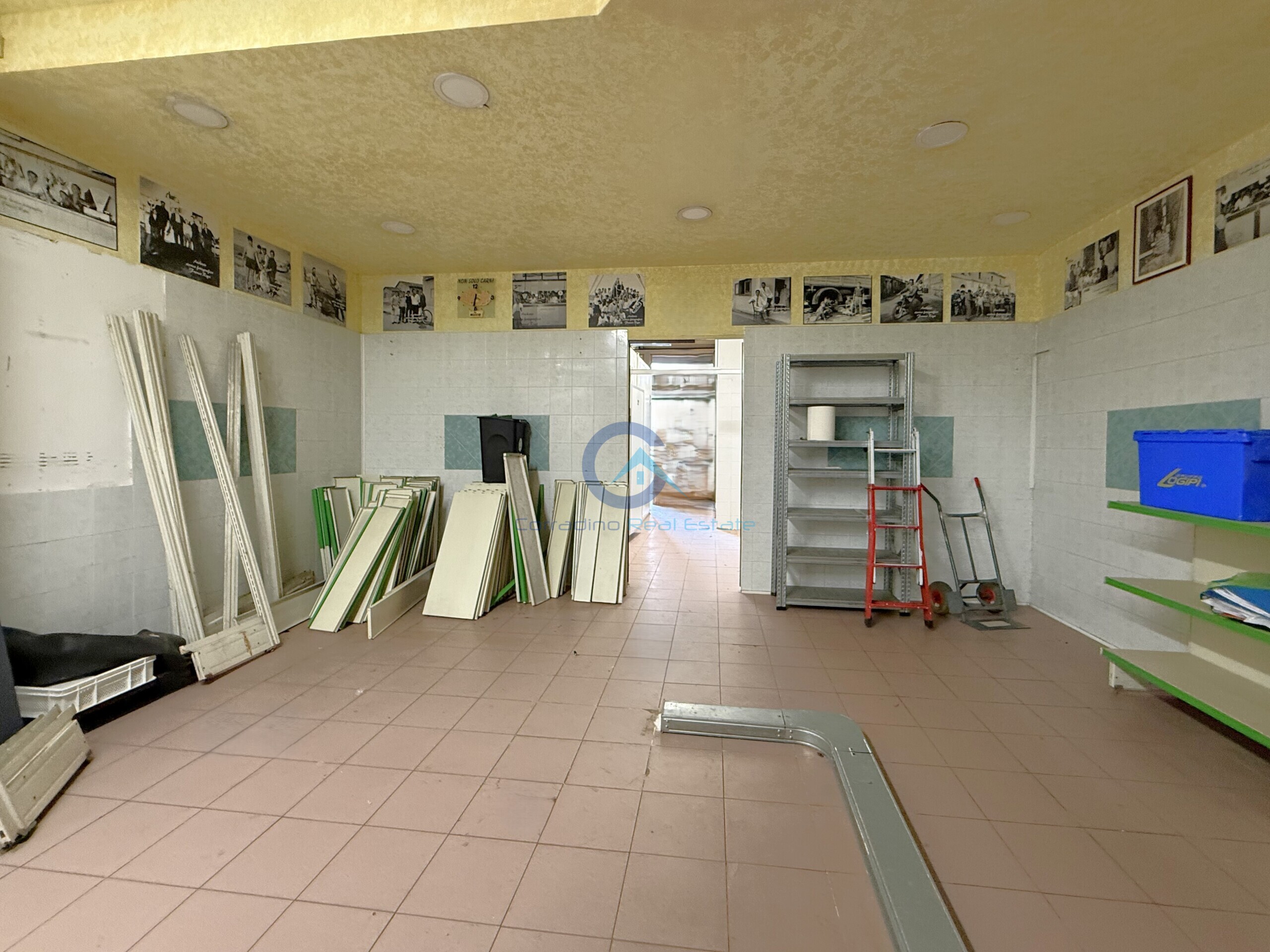 Locale commerciale in vendita in viale magna grecia 298, Catanzaro