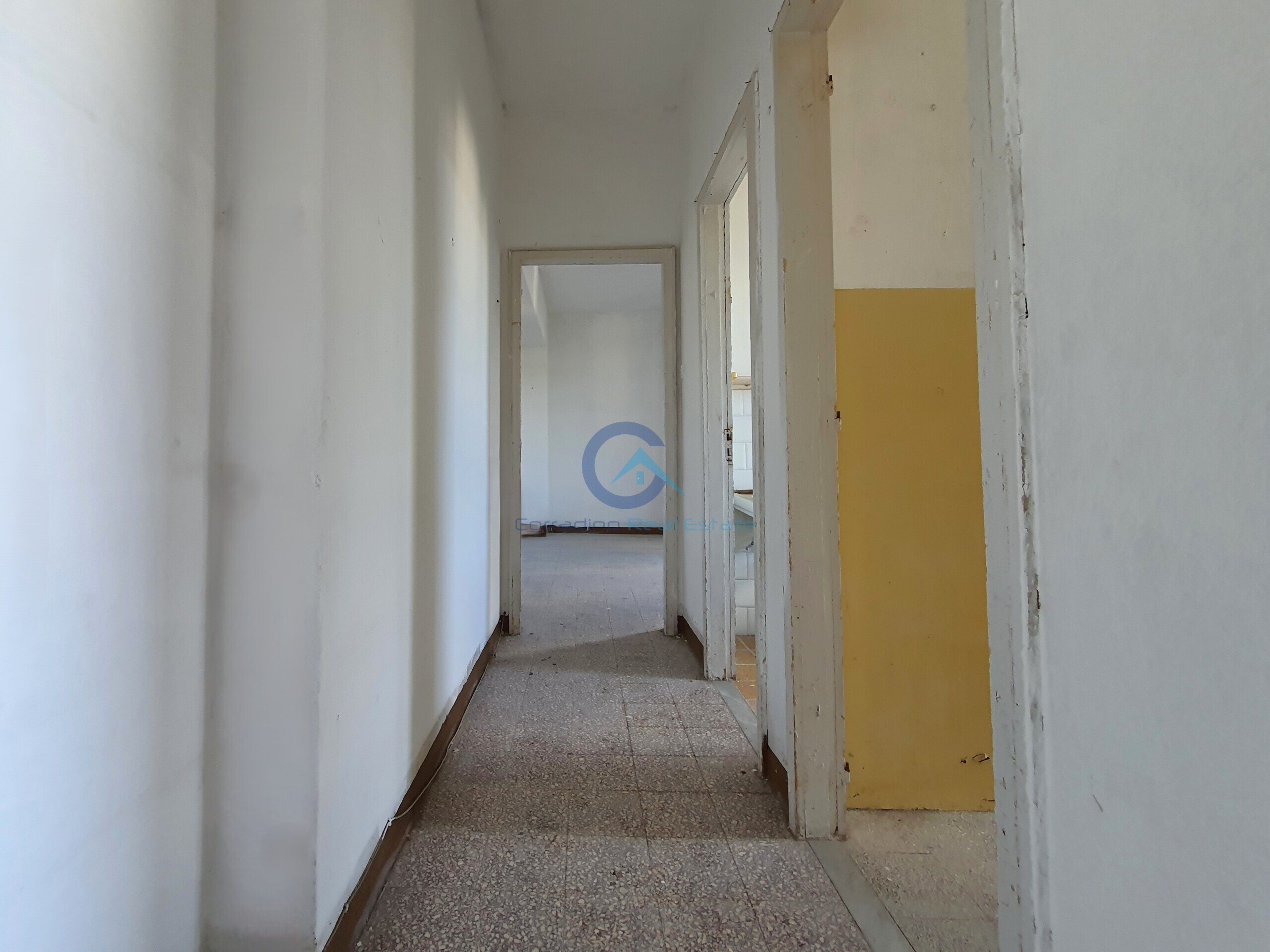 Bilocale da ristrutturare in via sant'agostino 2, Catanzaro