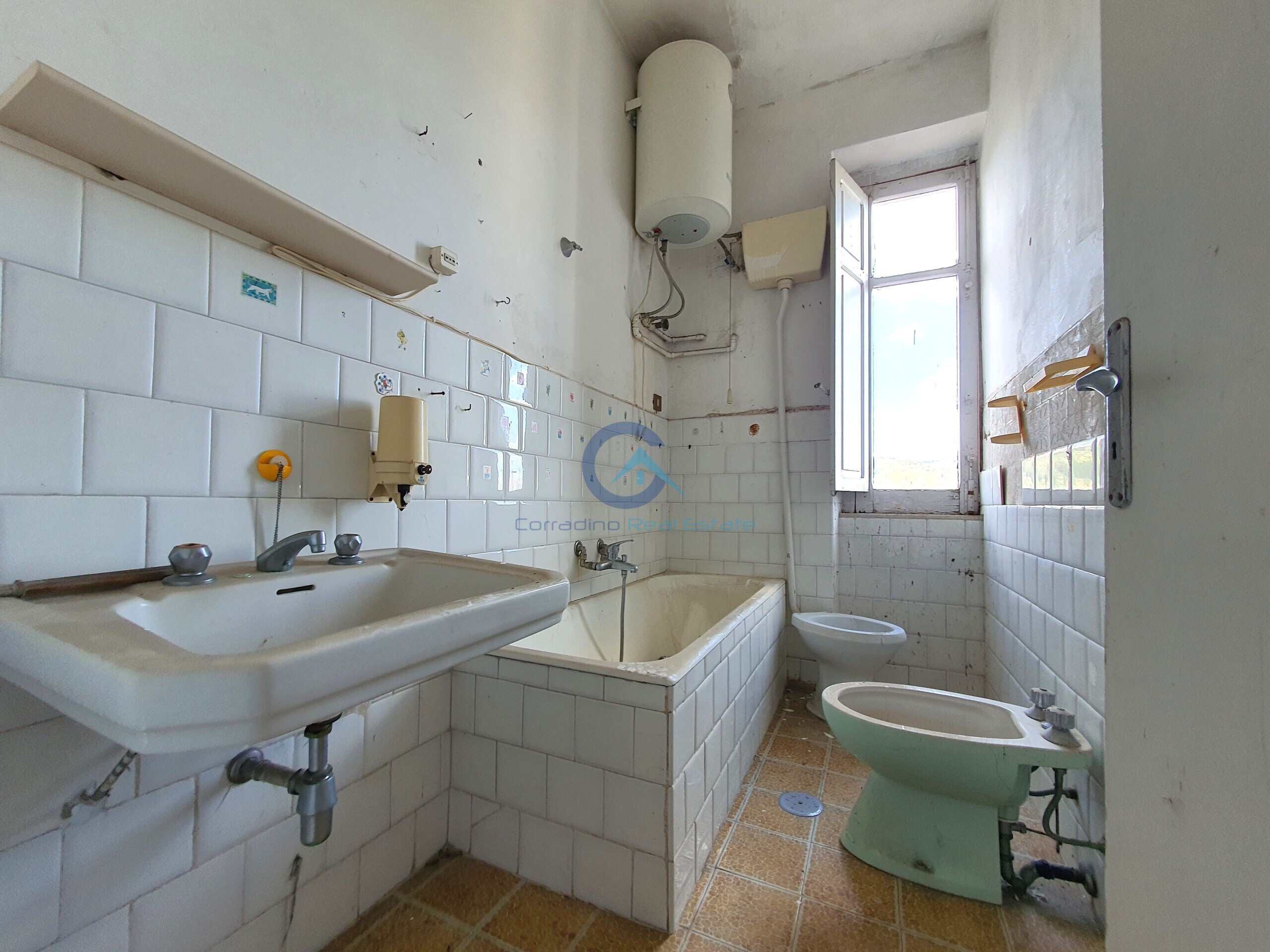 Bilocale da ristrutturare in via sant'agostino 2, Catanzaro