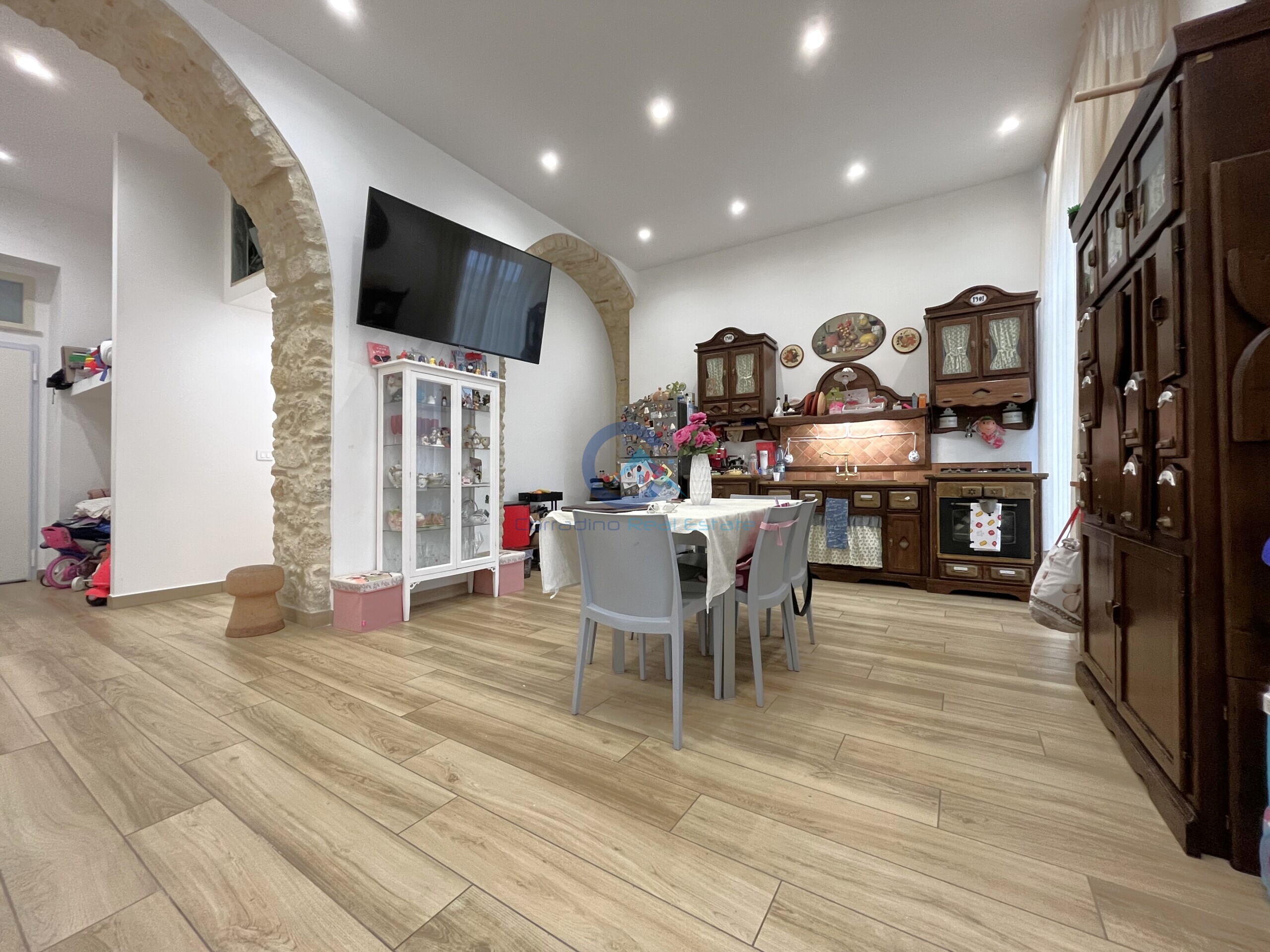 Quadrilocale ristrutturato in corso giuseppe mazzini 235, Catanzaro