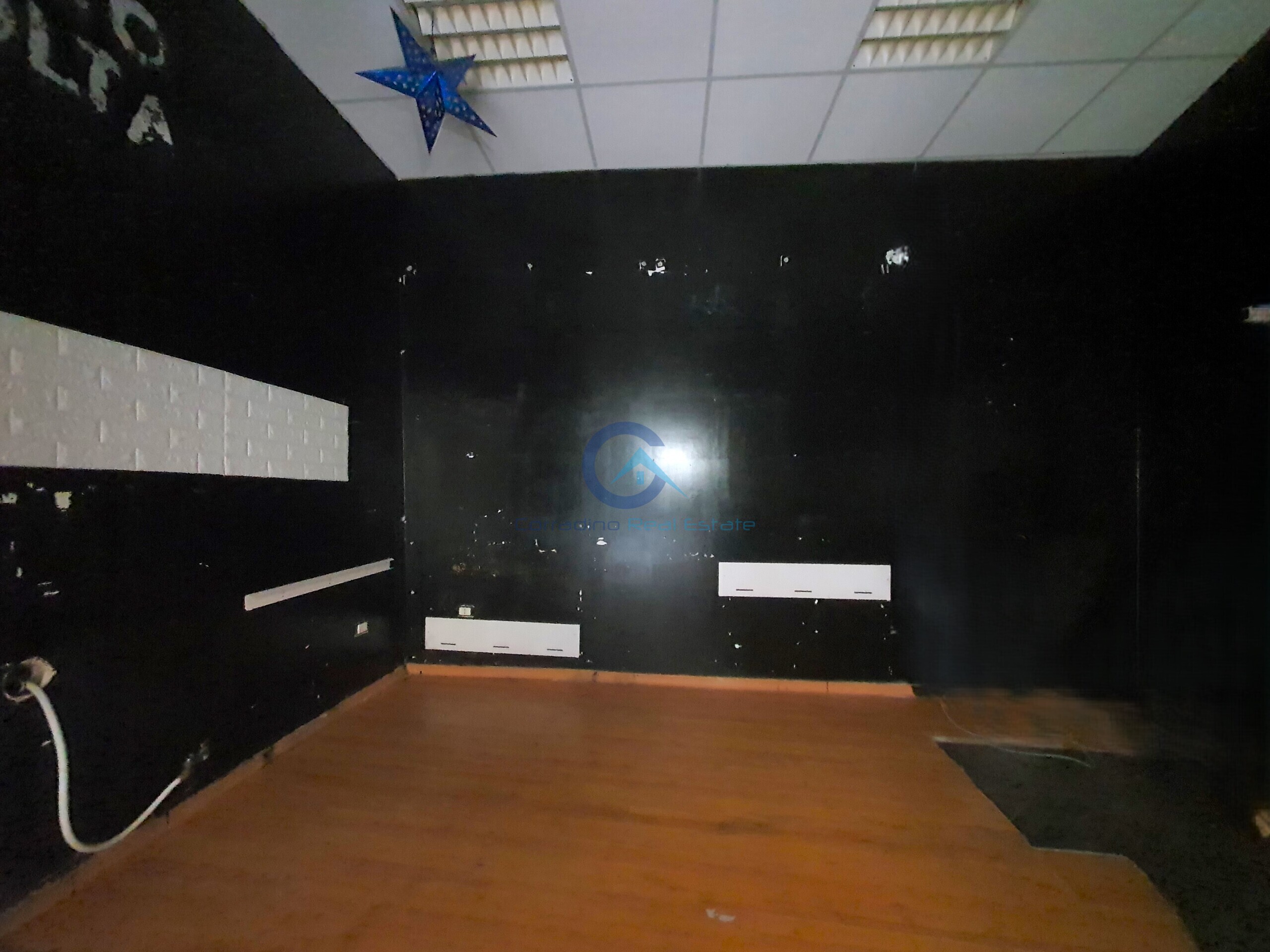 Locale commerciale in affitto in via menniti ippolito 16, Catanzaro