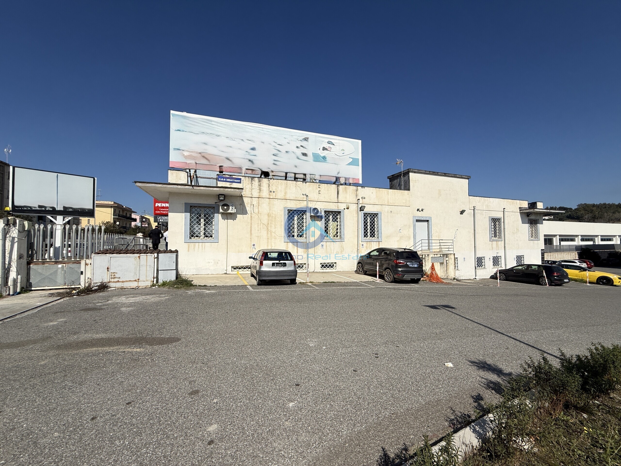 Stabile/Palazzo con terrazzo in viale magna grecia 247, Catanzaro