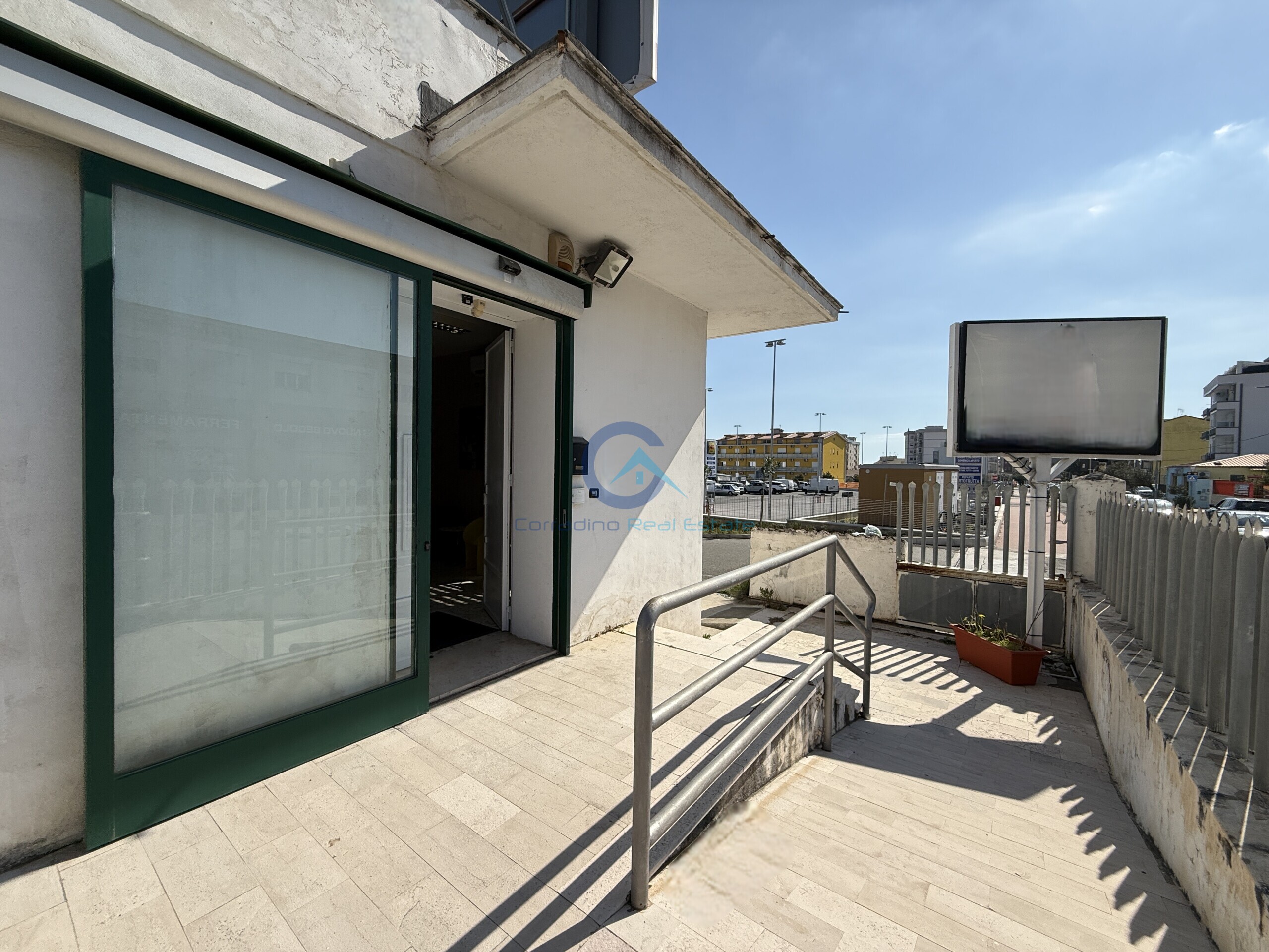 Stabile/Palazzo con terrazzo in viale magna grecia 247, Catanzaro