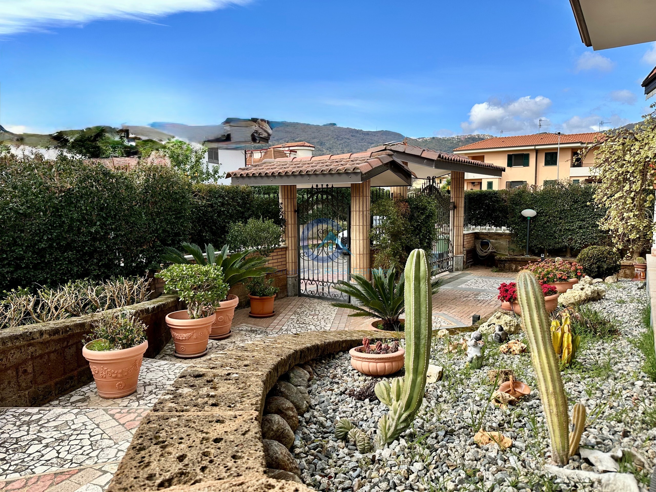 Casa indipendente con giardino in via filippo turati 27, Montepaone