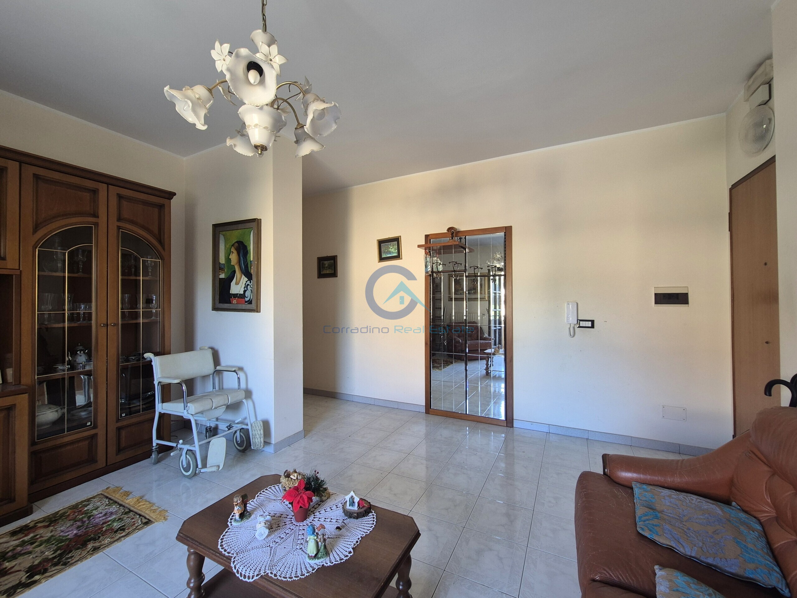 Quadrilocale con giardino in via dei conti falluc 122, Catanzaro