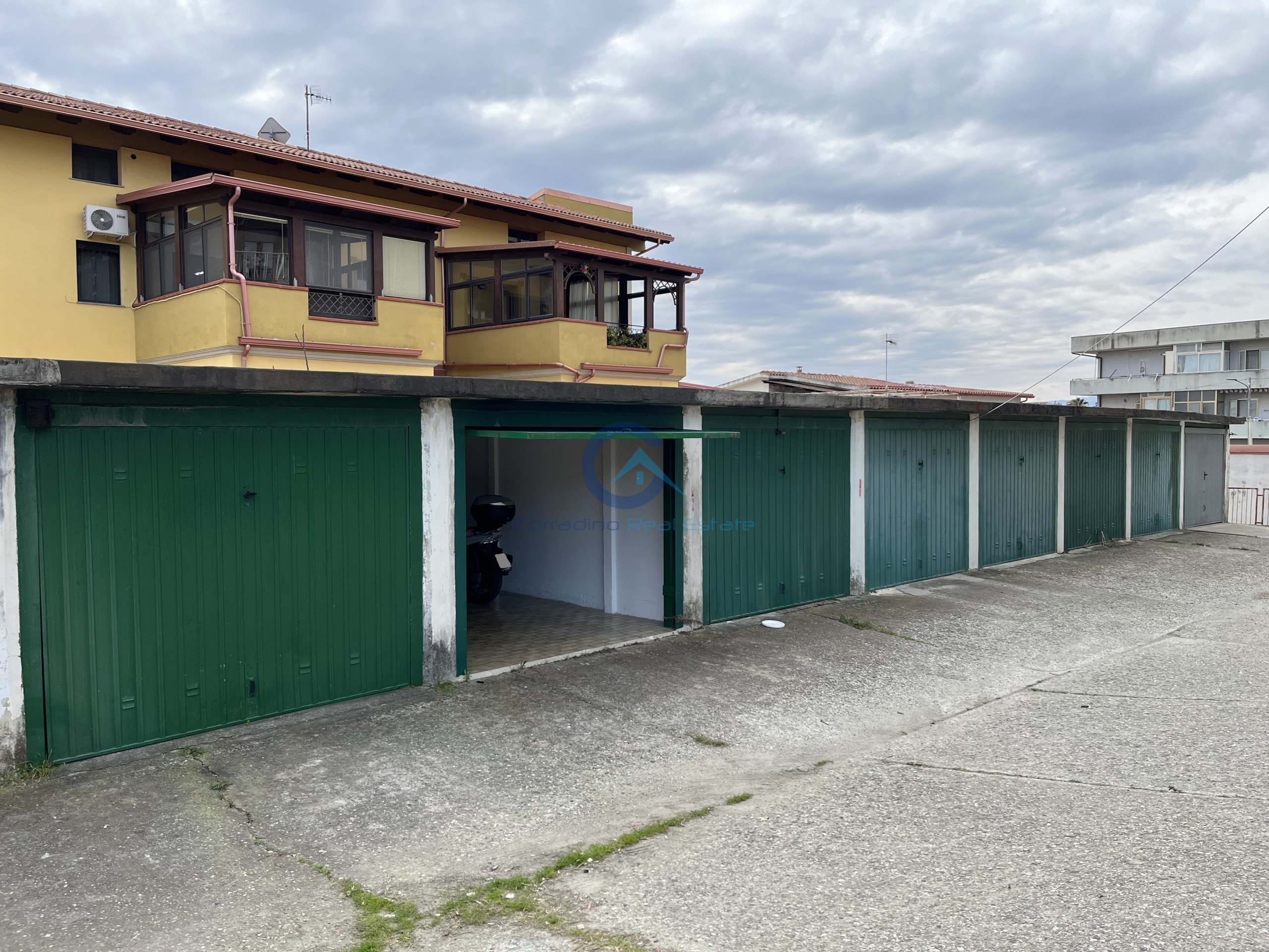 Posto auto coperto in affitto, Catanzaro lido