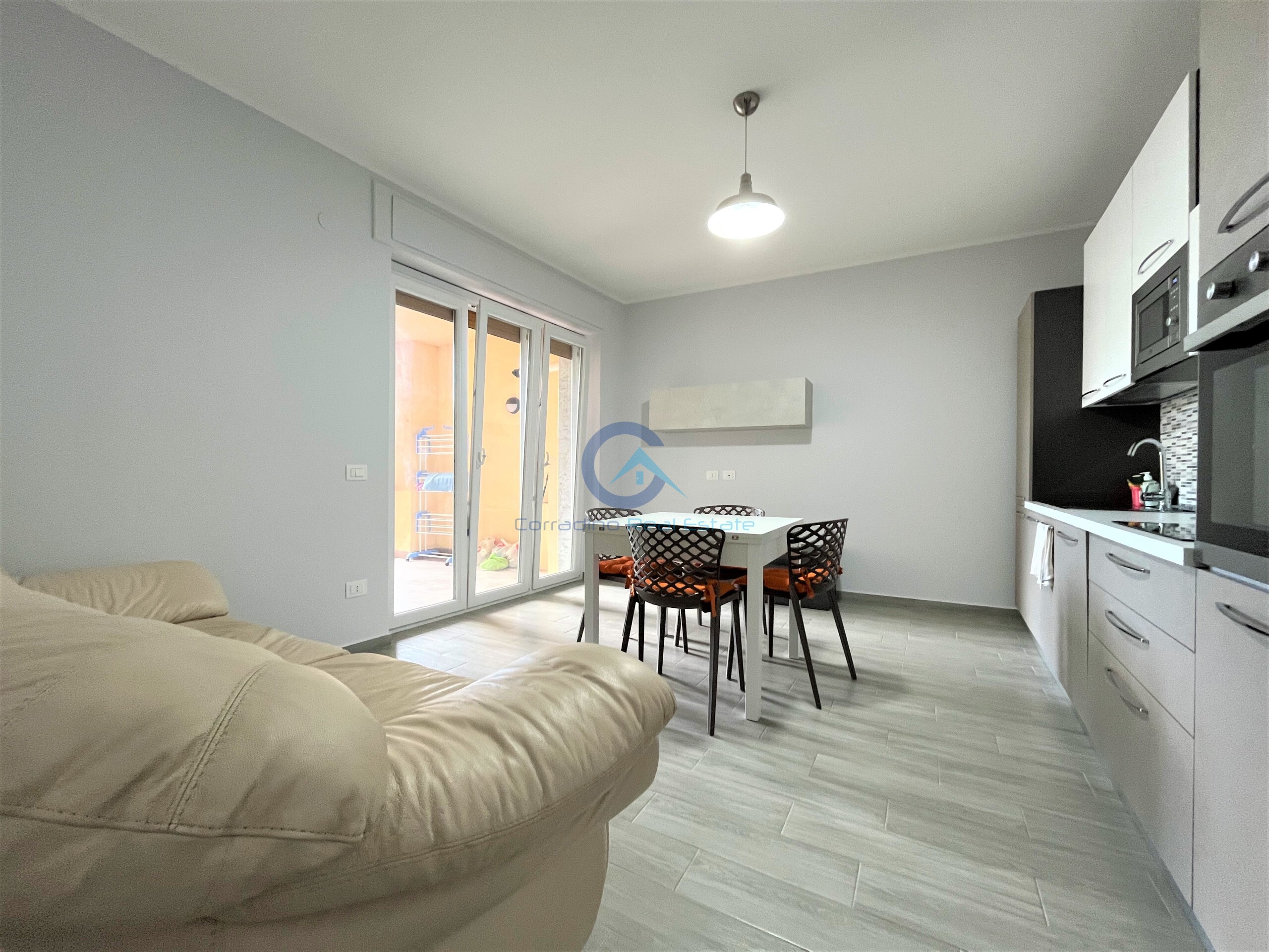 Trilocale con terrazzo in via genova 42b, Catanzaro