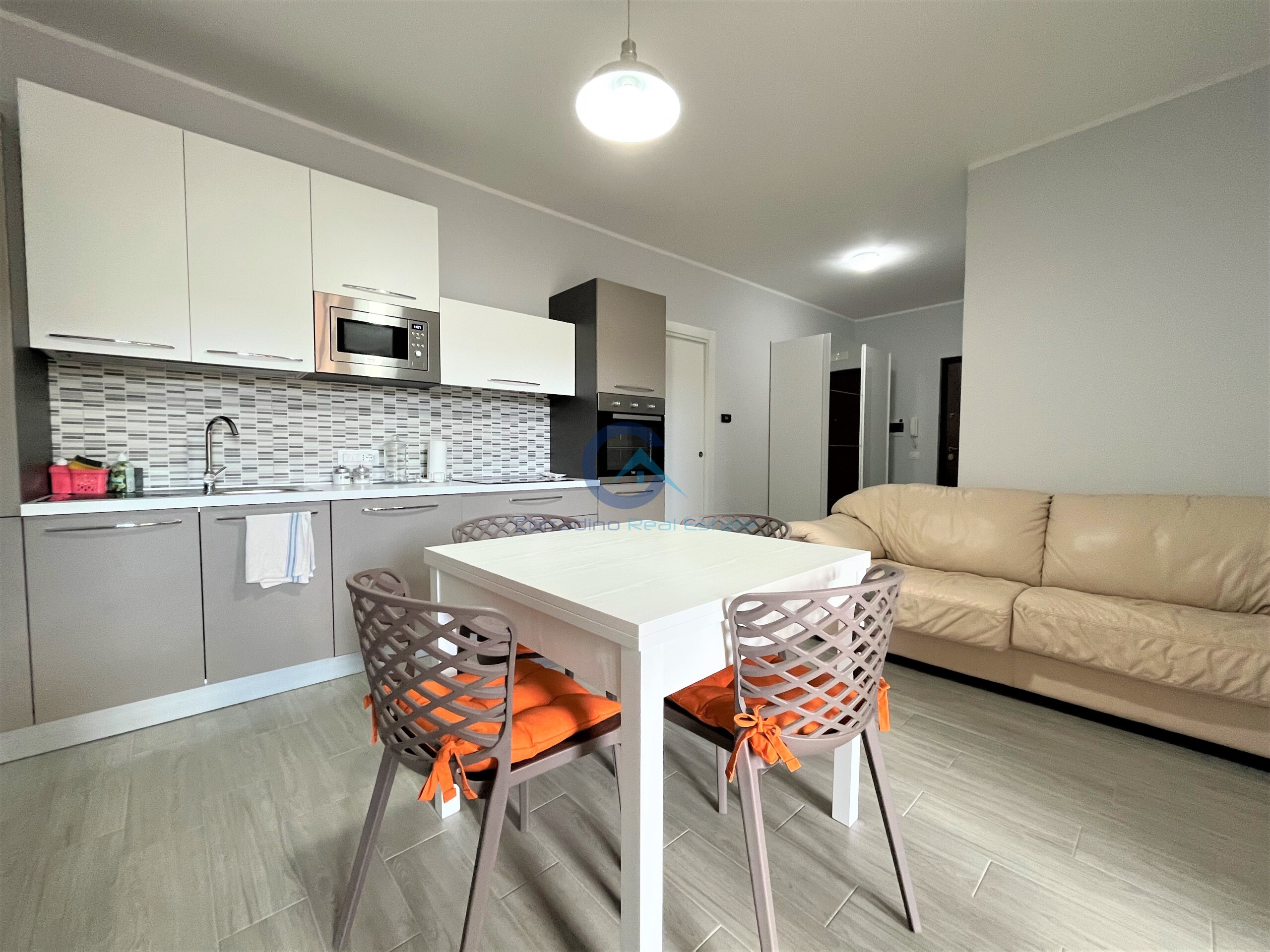 Trilocale con terrazzo in via genova 42b, Catanzaro