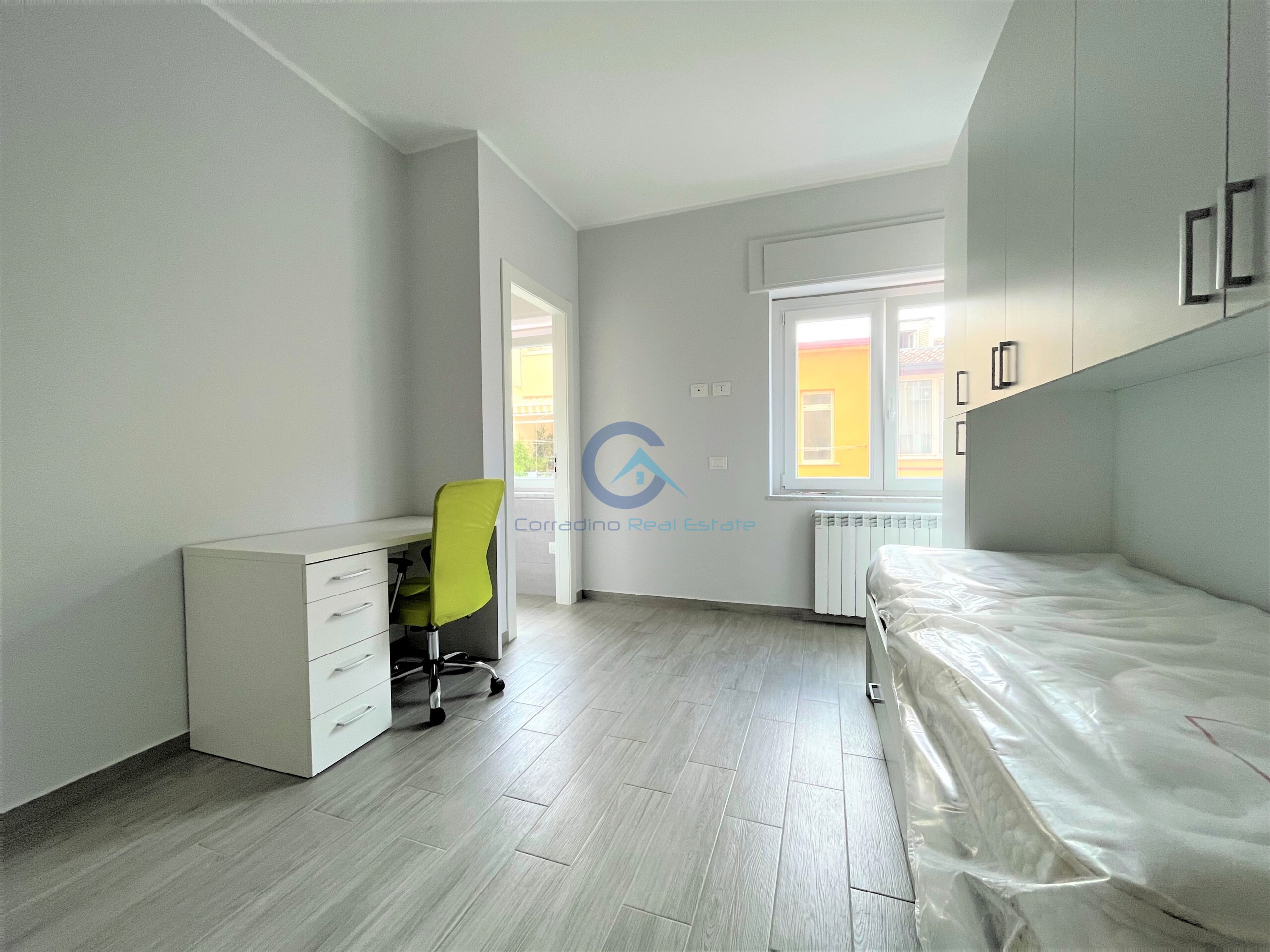 Trilocale con terrazzo in via genova 42b, Catanzaro