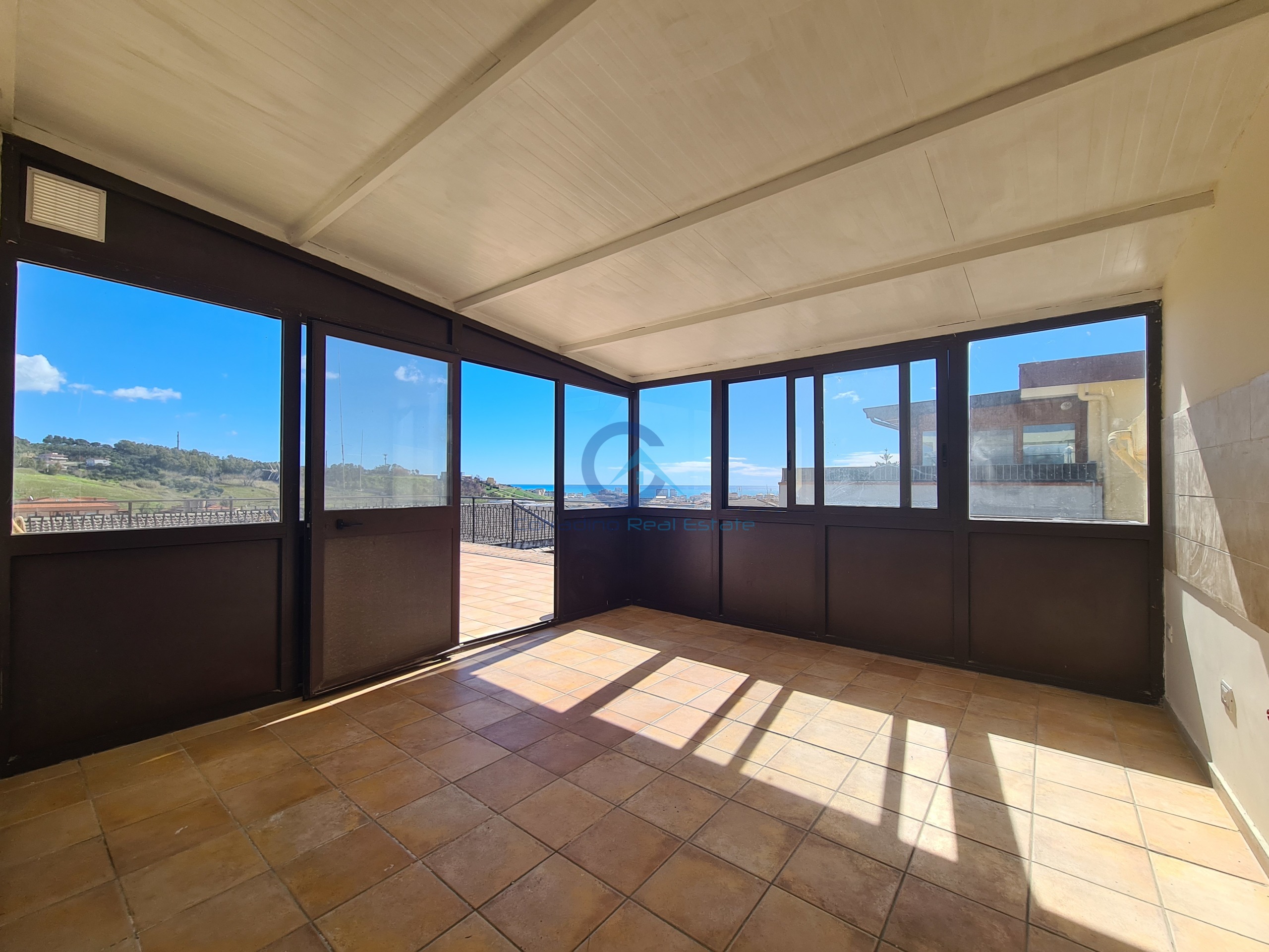 Attico con terrazzo in via formia 59, Catanzaro