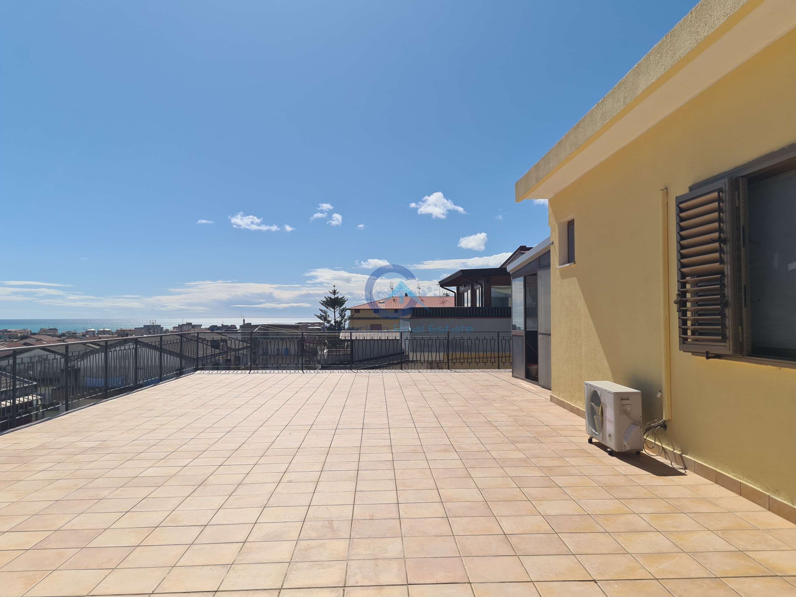 Attico con terrazzo in via formia 59, Catanzaro