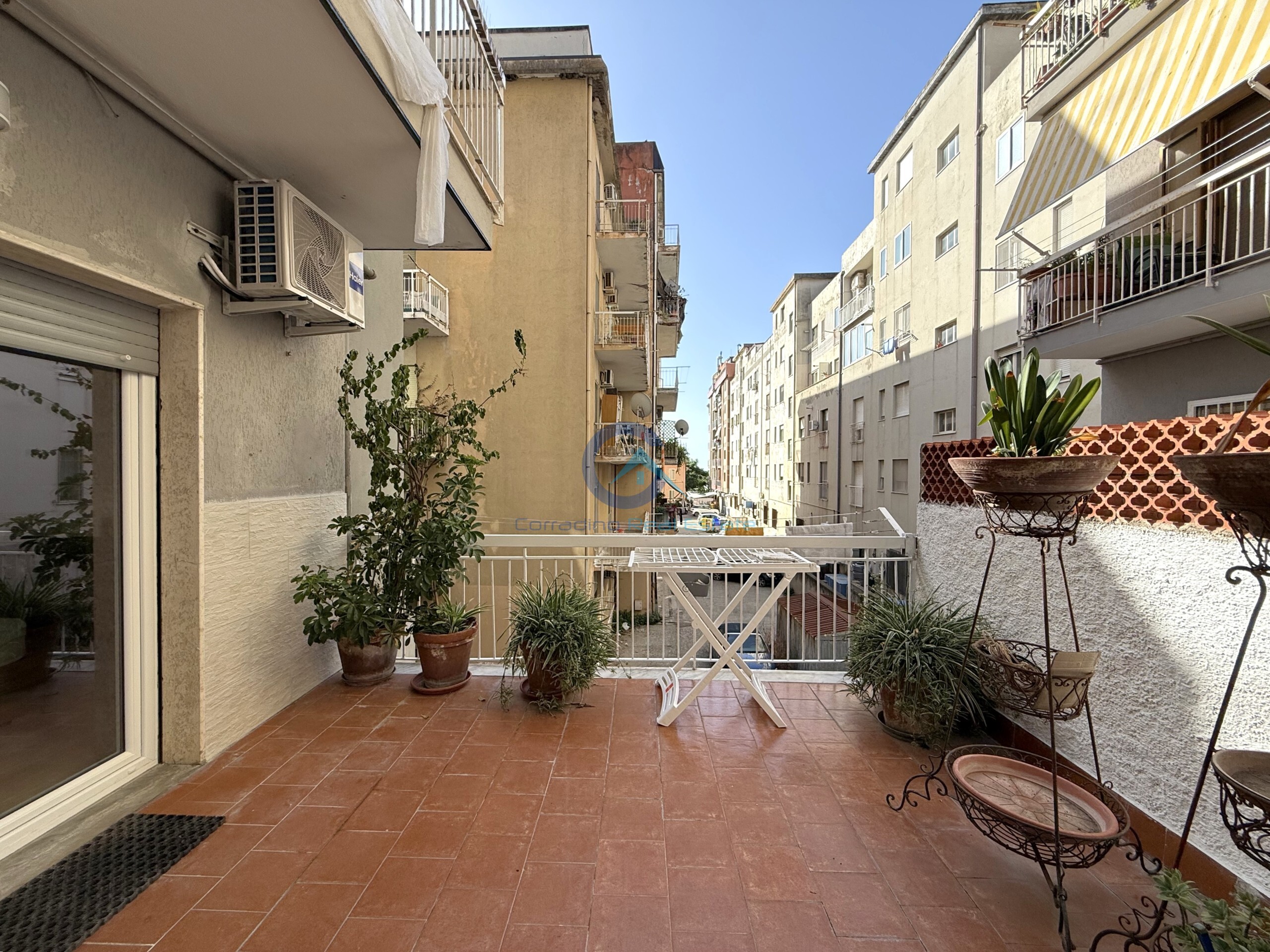 Trilocale con terrazzo in via bausan, Catanzaro