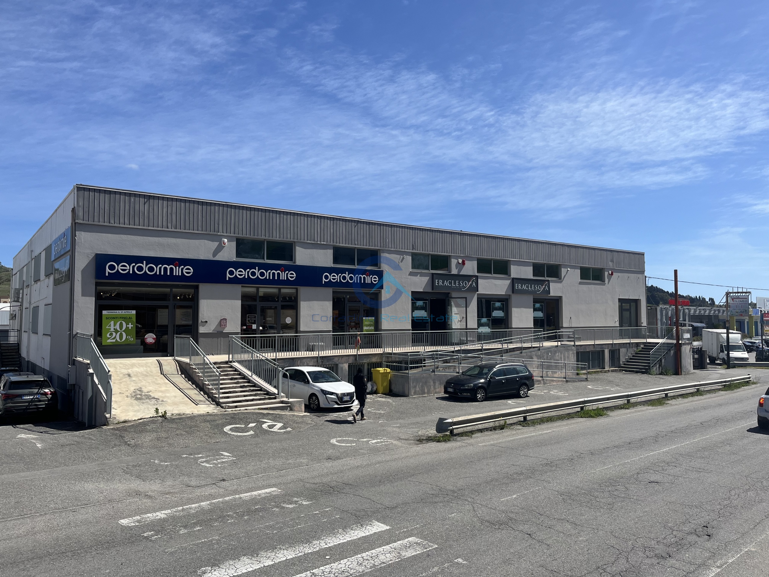 Capannone in vendita in viale lucrezia della valle 46, Catanzaro