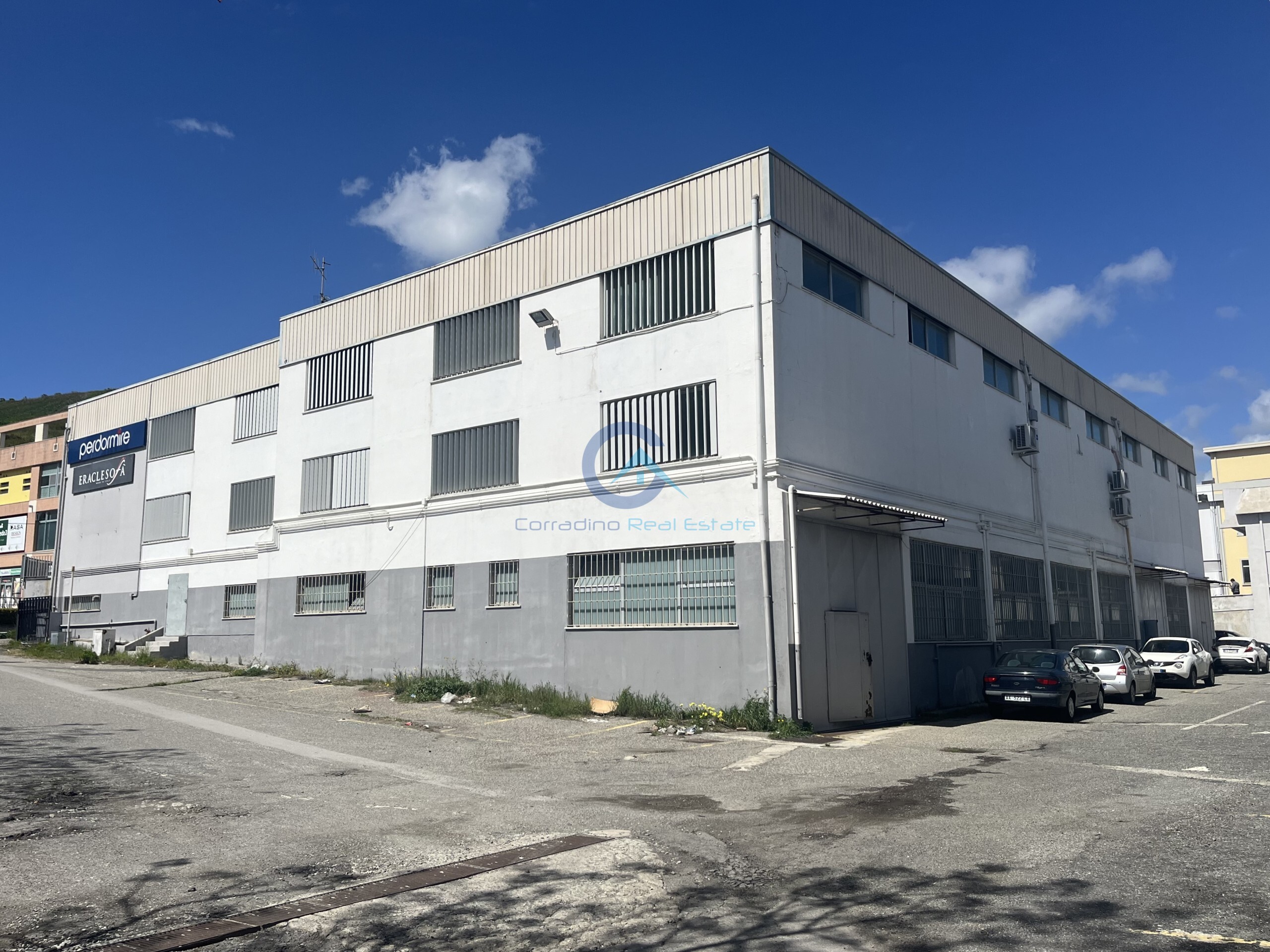 Capannone in vendita in viale lucrezia della valle 46, Catanzaro