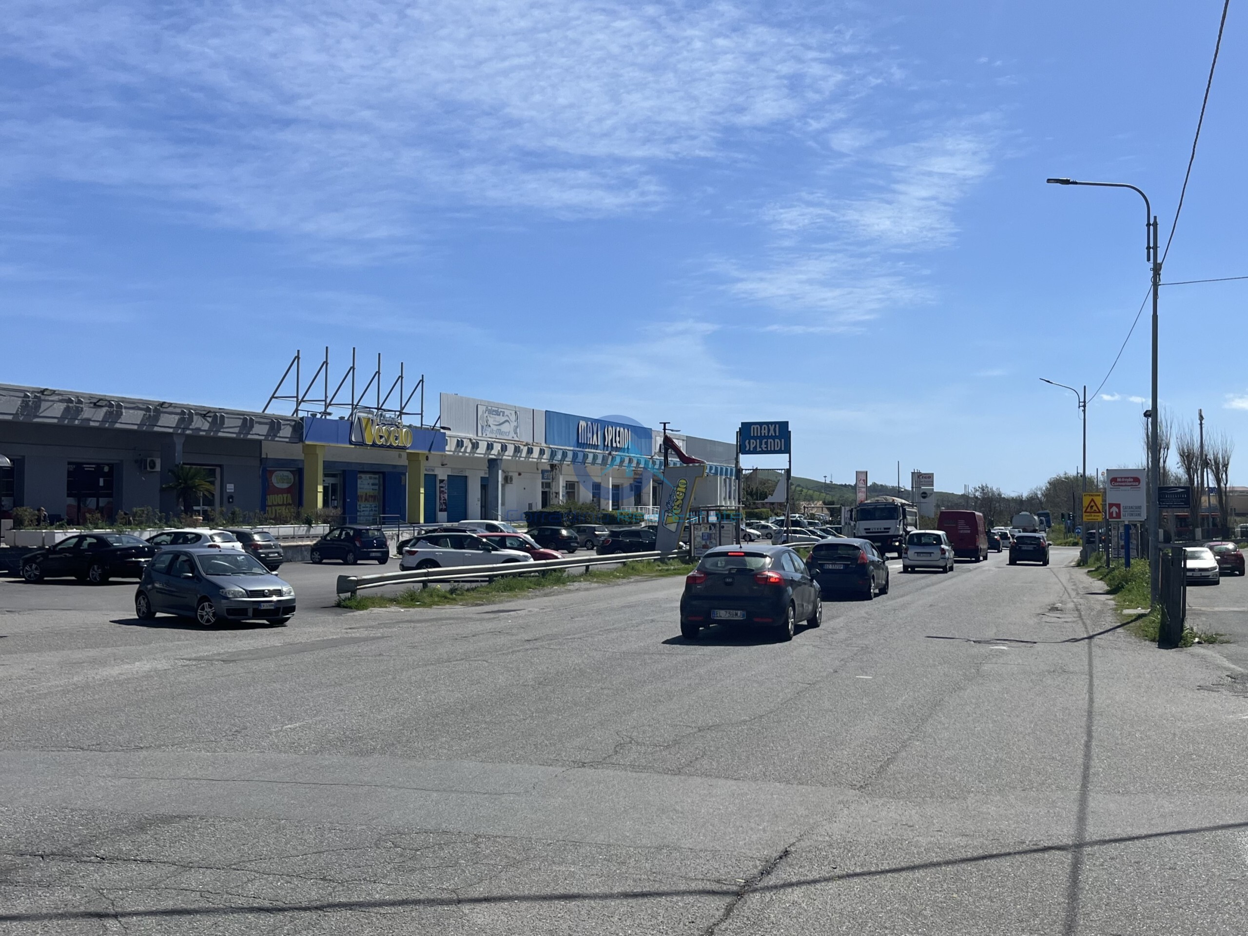 Capannone in vendita in viale lucrezia della valle 46, Catanzaro