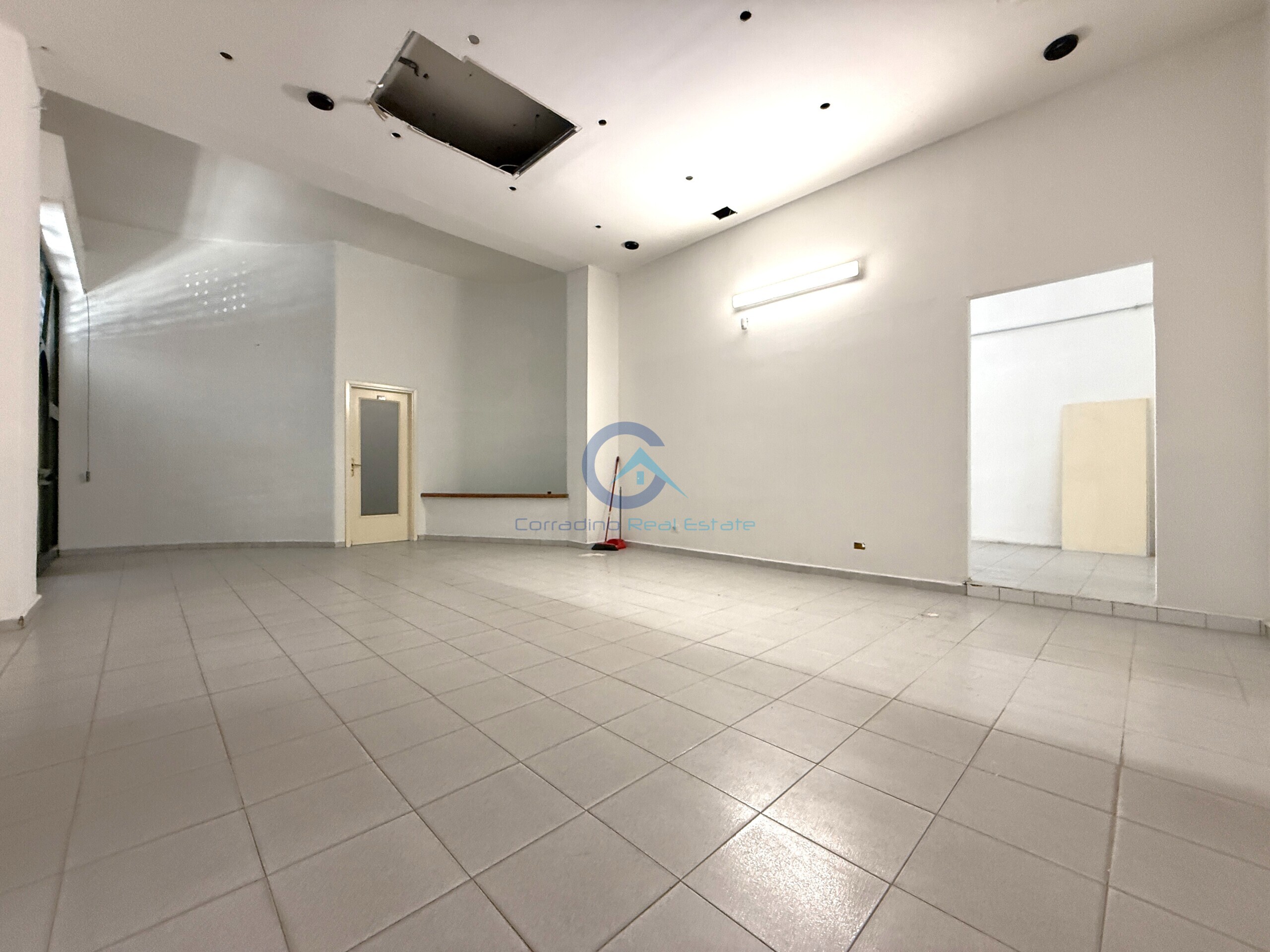 Locale commerciale in vendita in via genova 50, Catanzaro