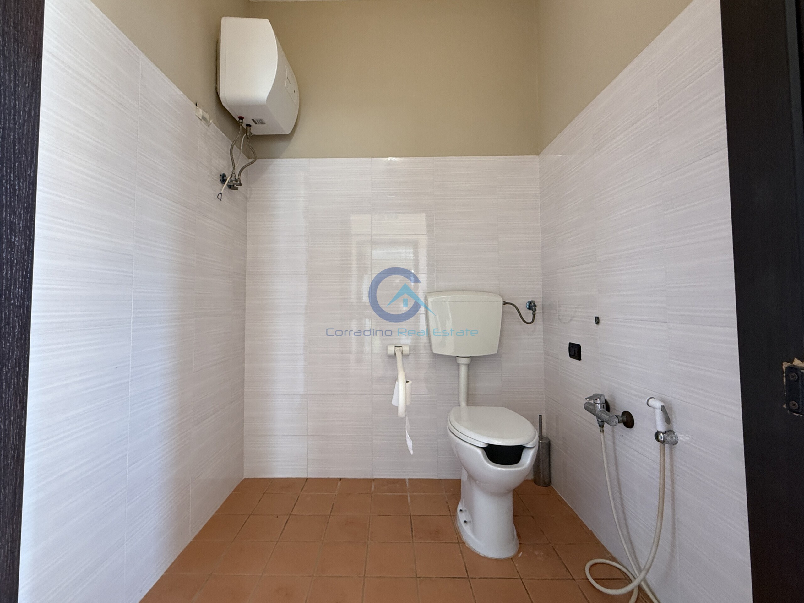Ufficio ristrutturato in viale magna grecia 247, Catanzaro