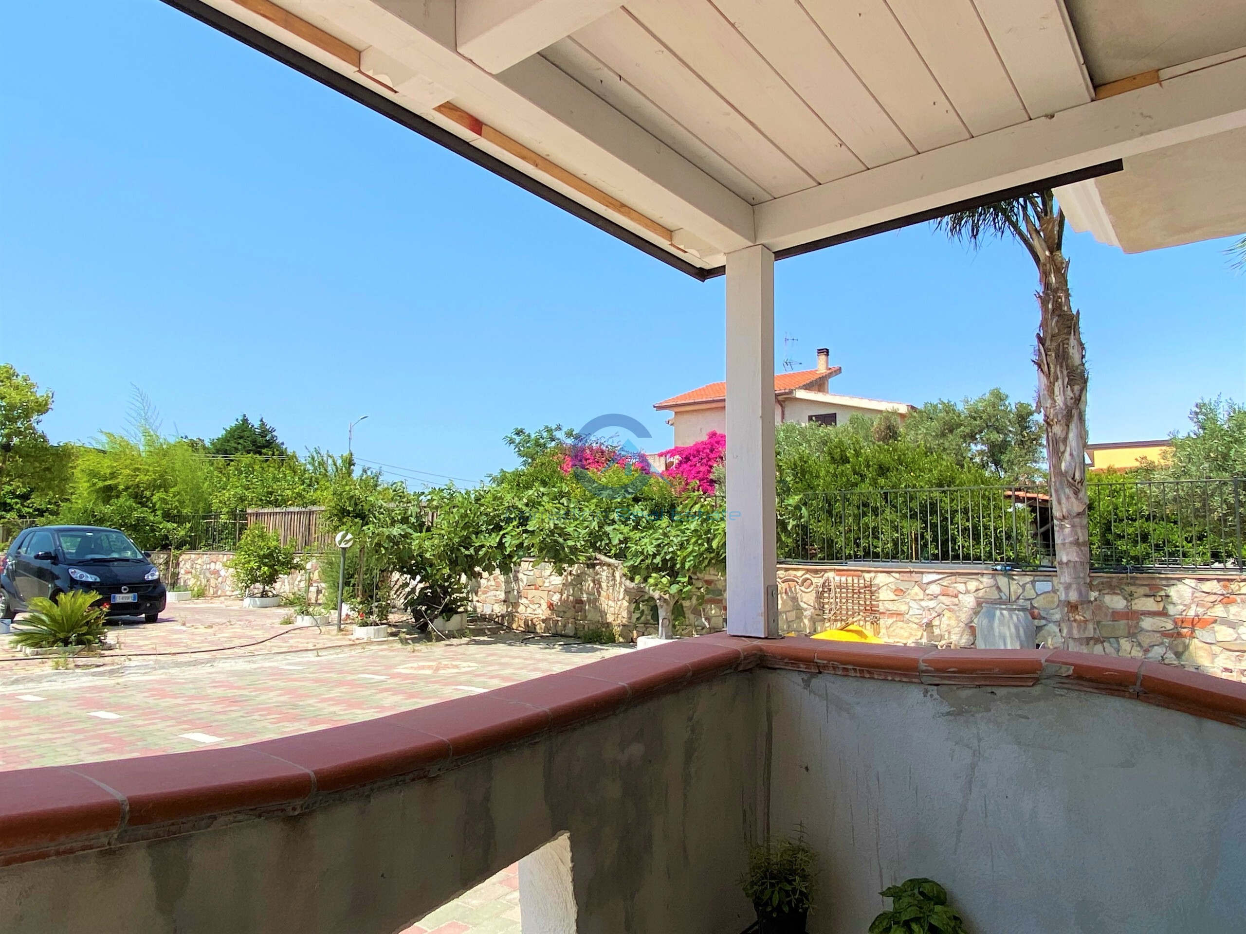Trilocale con terrazzo, Borgia roccelletta di