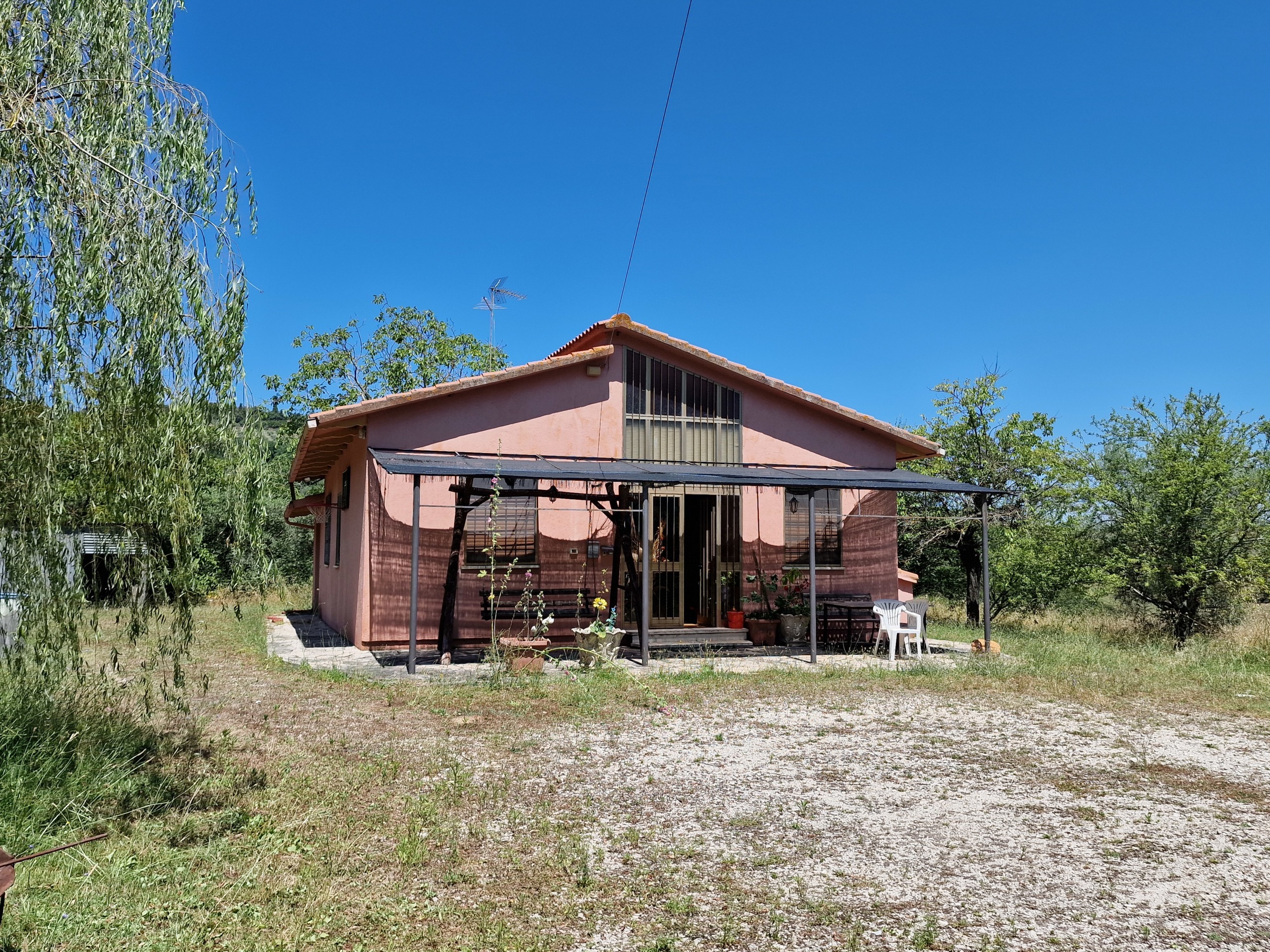 Casa indipendente con giardino in melezzole, Montecchio