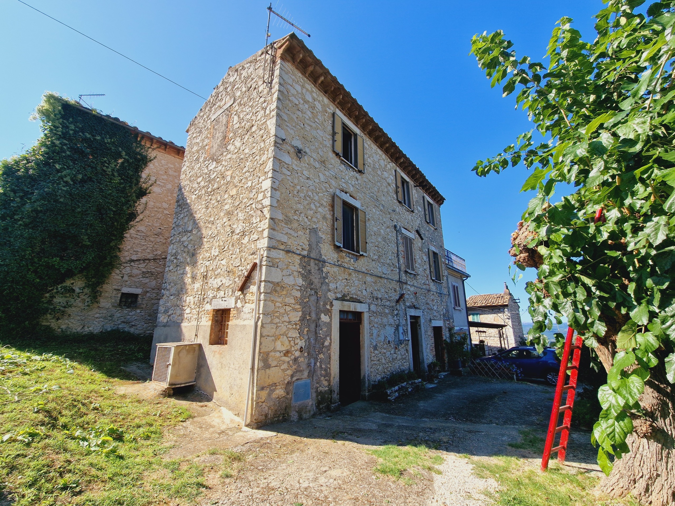 Casa indipendente con giardino in via del fossato, Guardea