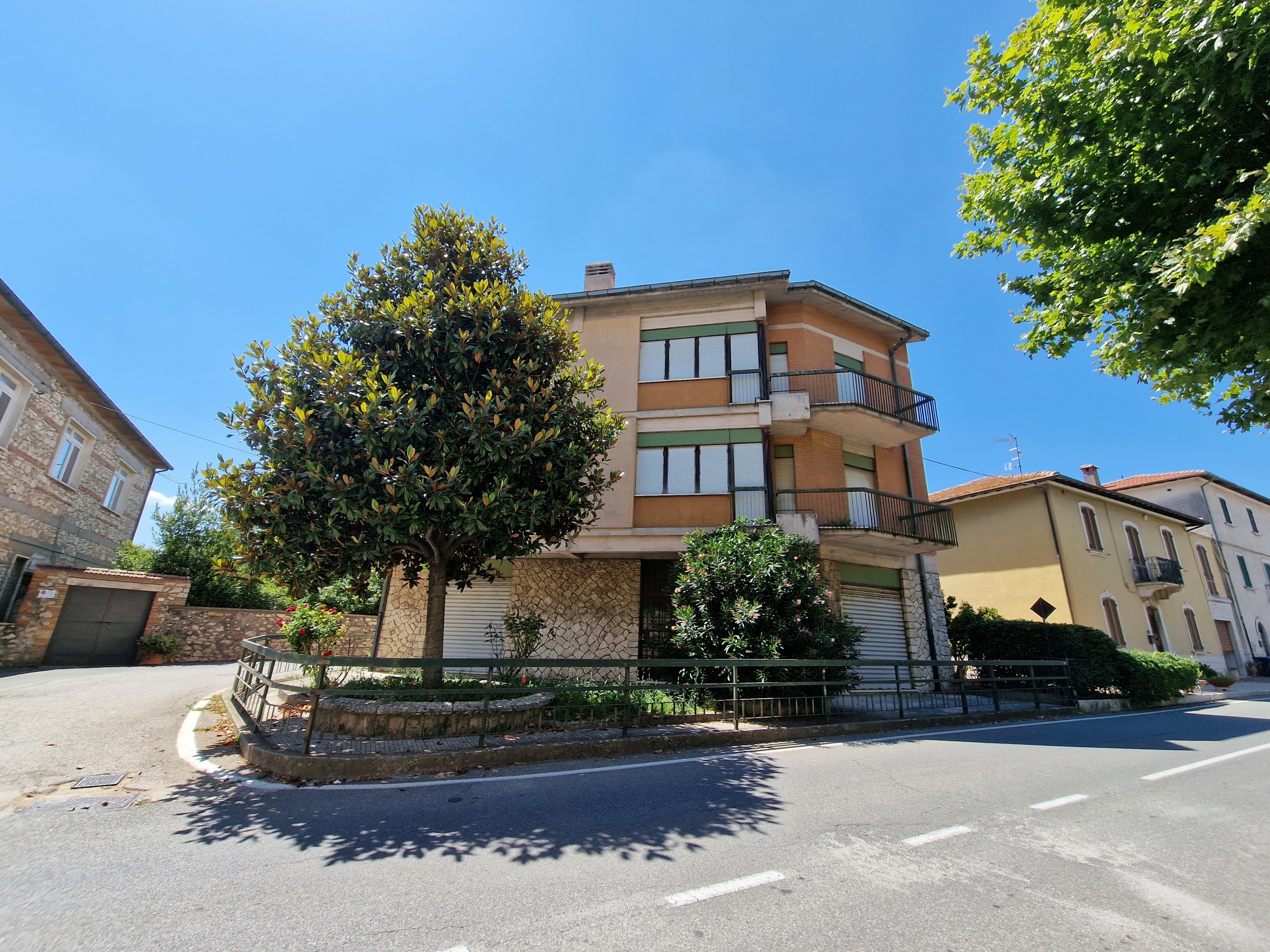 Casa indipendente con giardino in via vittorio emanuele, Guardea