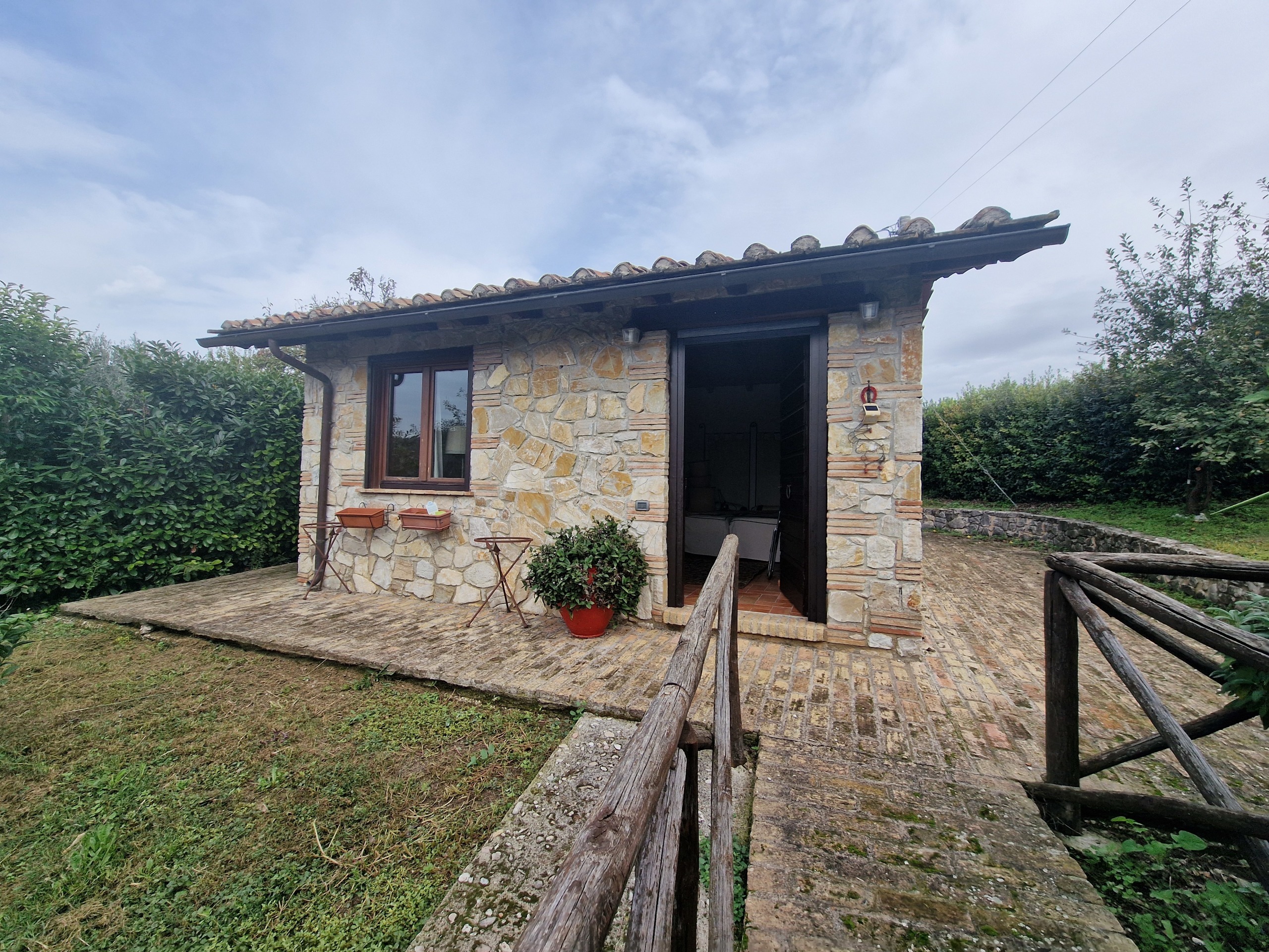 Casa indipendente con giardino in strada del fondo, Amelia