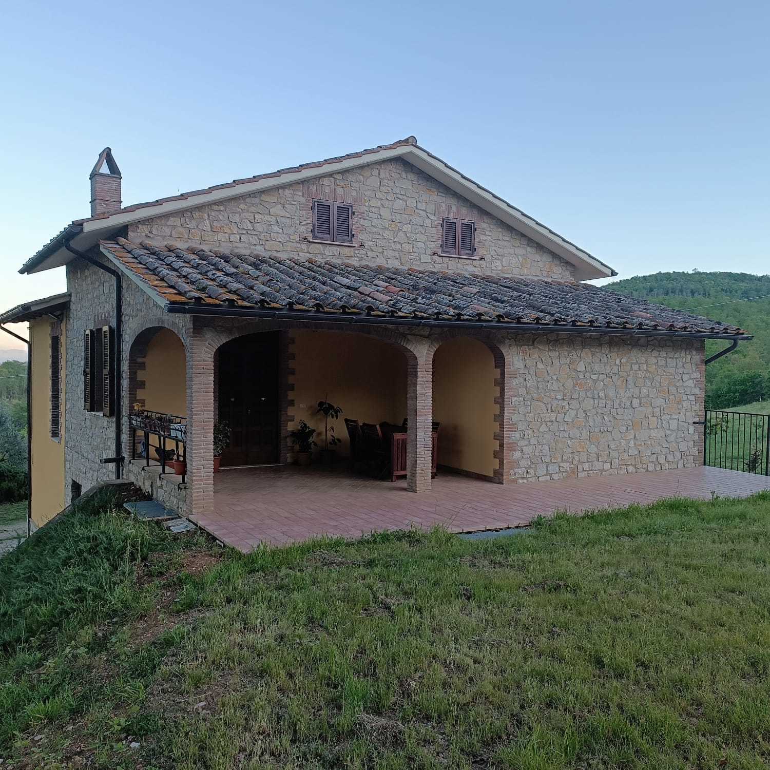 Casa indipendente con giardino in melezzole, Montecchio