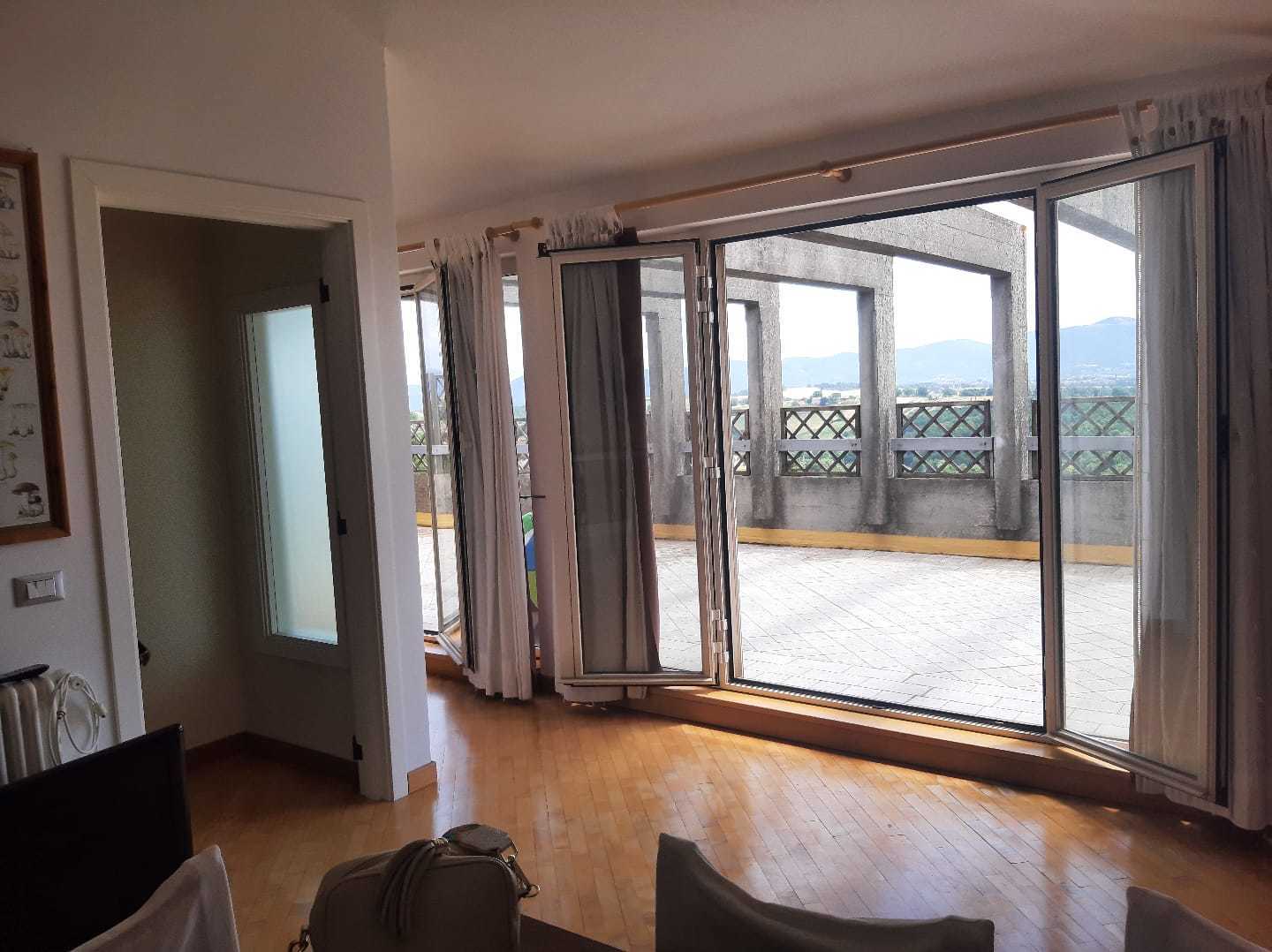 Mansarda con terrazzo in via roma 208, Avigliano Umbro