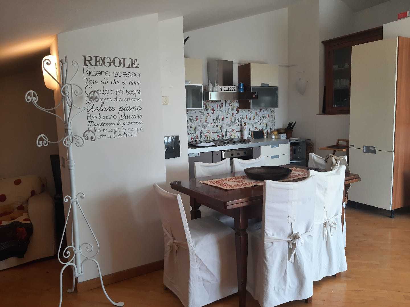 Mansarda con terrazzo in via roma 208, Avigliano Umbro