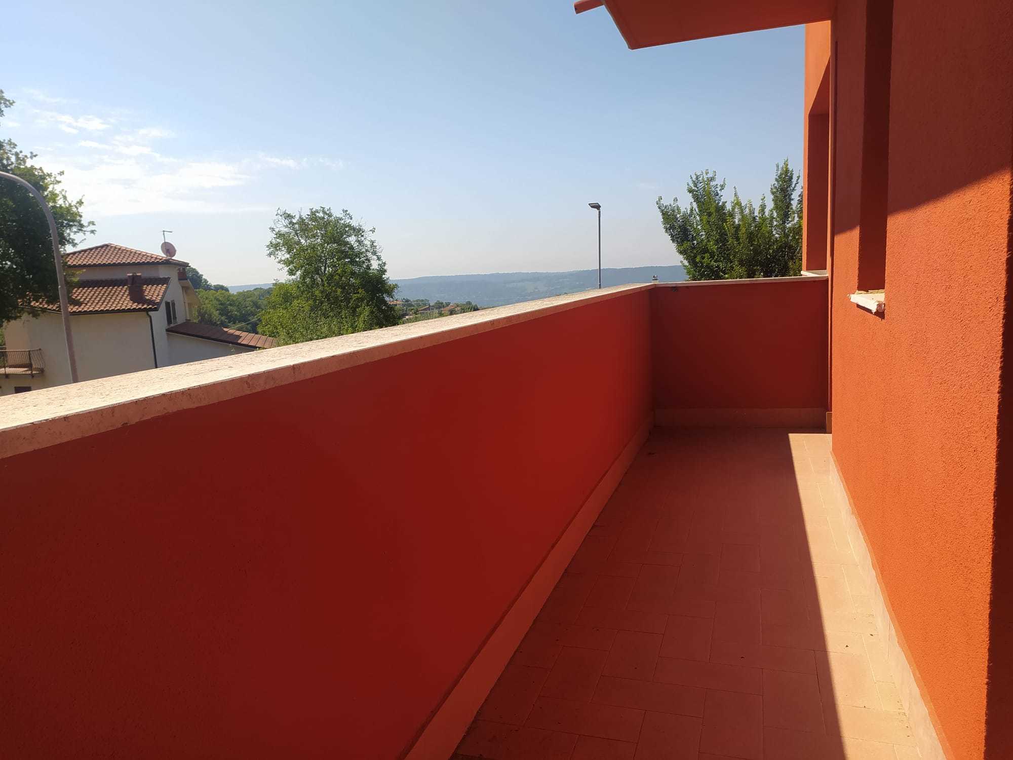 Trilocale con terrazzo in via santa maria de mattias, Giove