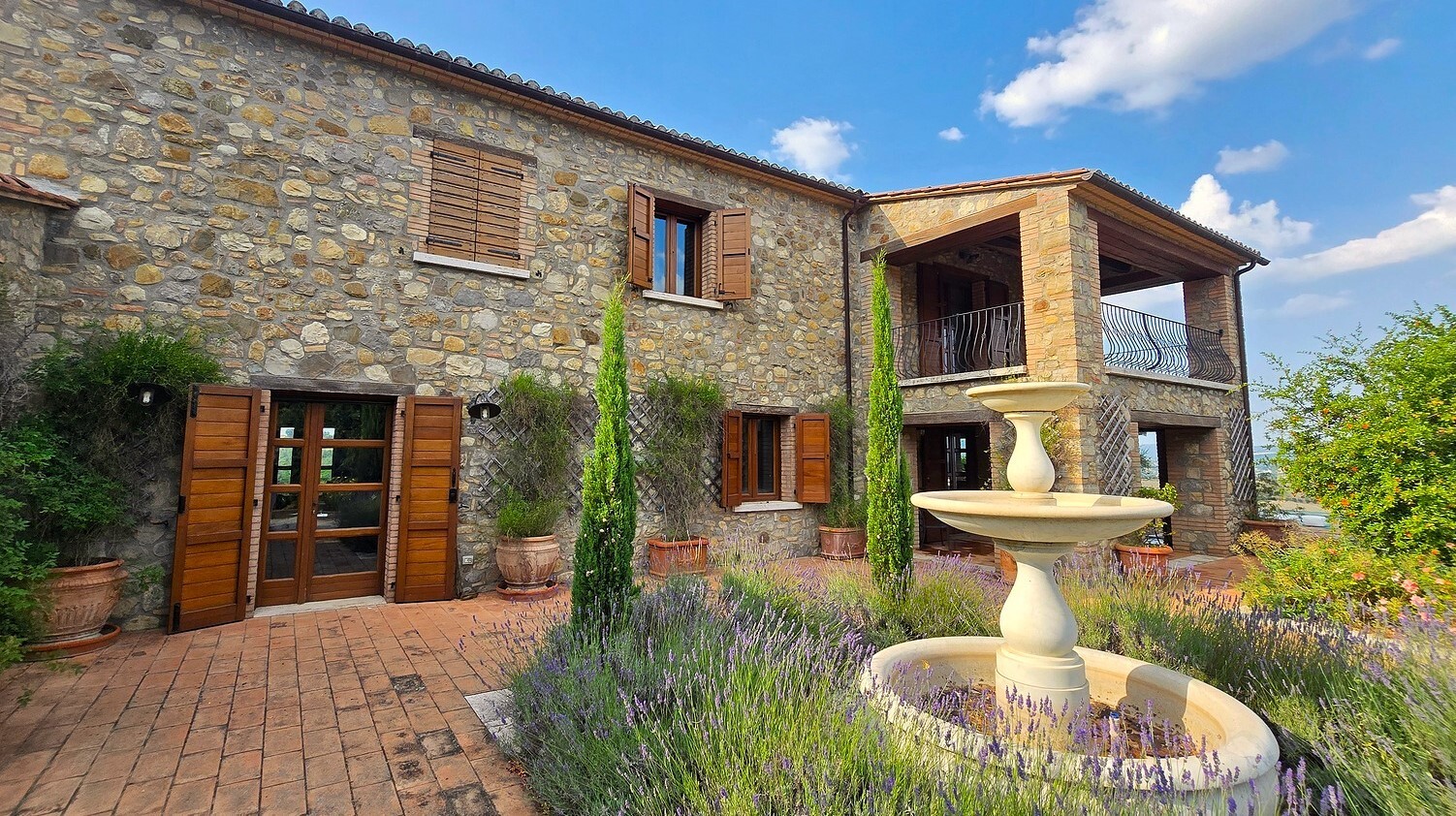 Casa indipendente con terrazzo a Allerona