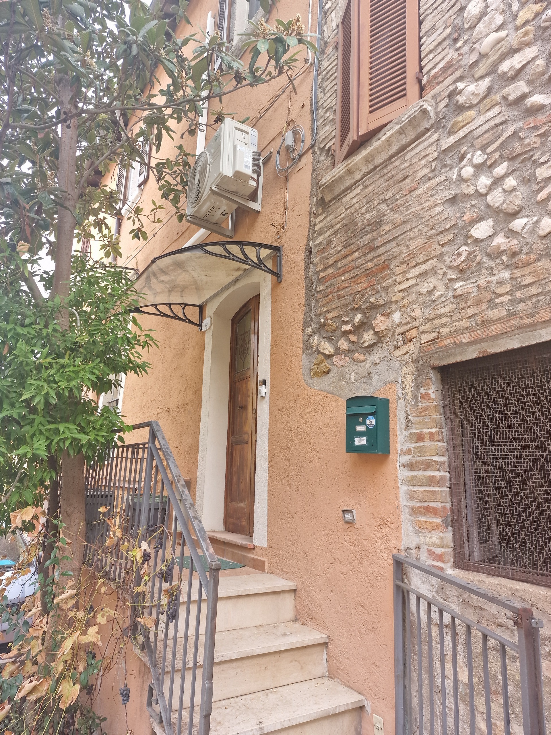 Casa indipendente con box in via pizzutella 35, Terni