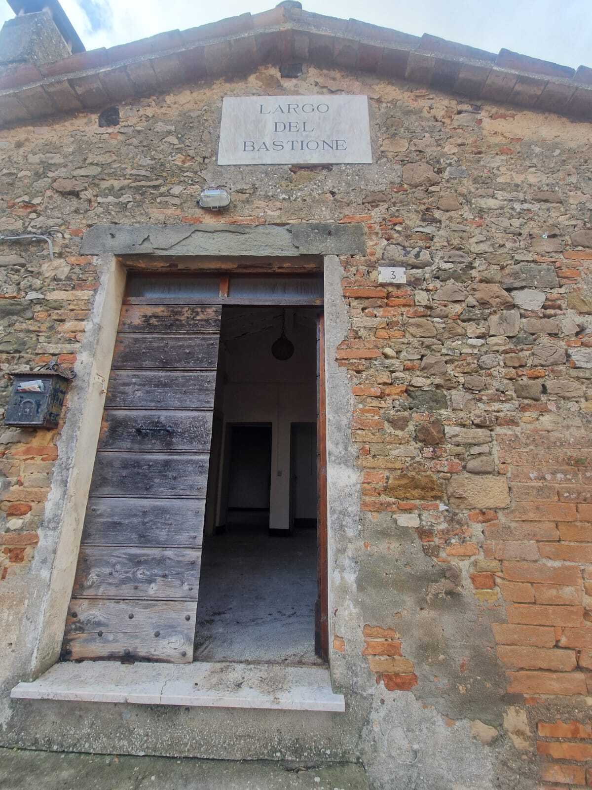 Casa indipendente da ristrutturare in largo del bastione 3, Todi