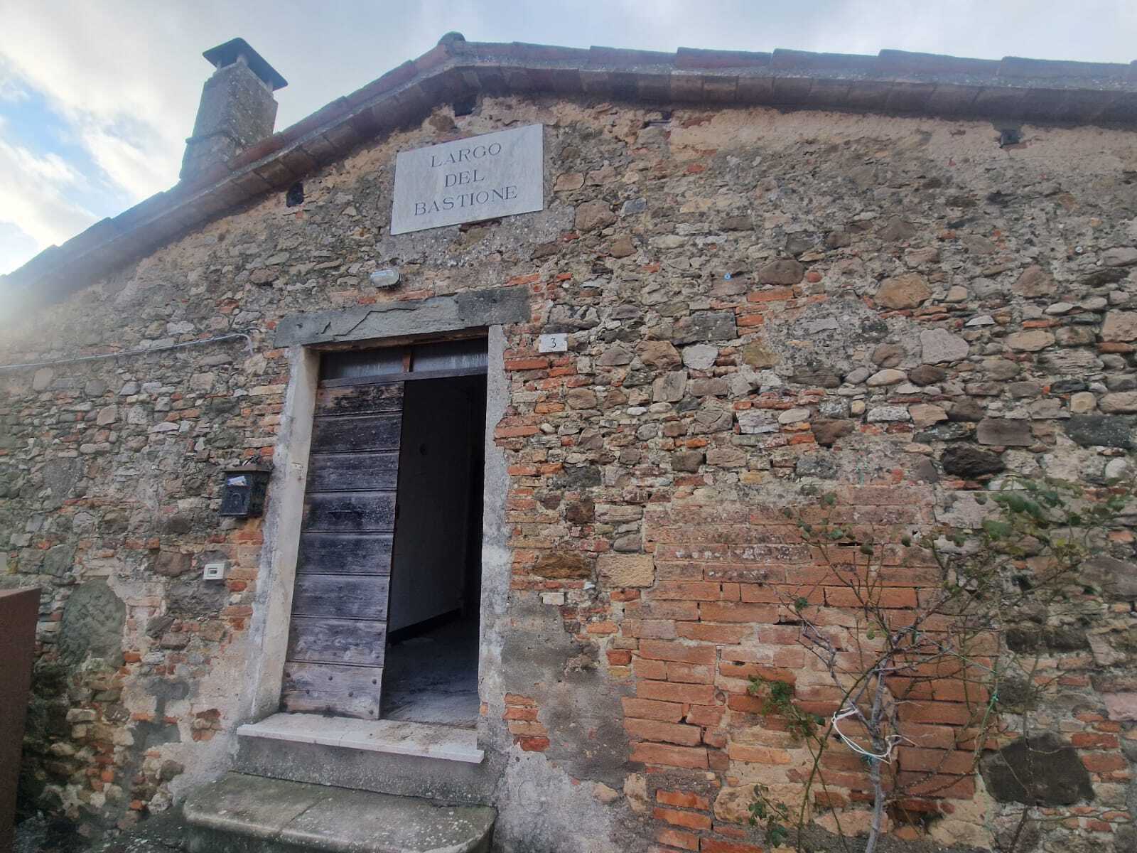 Casa indipendente da ristrutturare in largo del bastione 3, Todi
